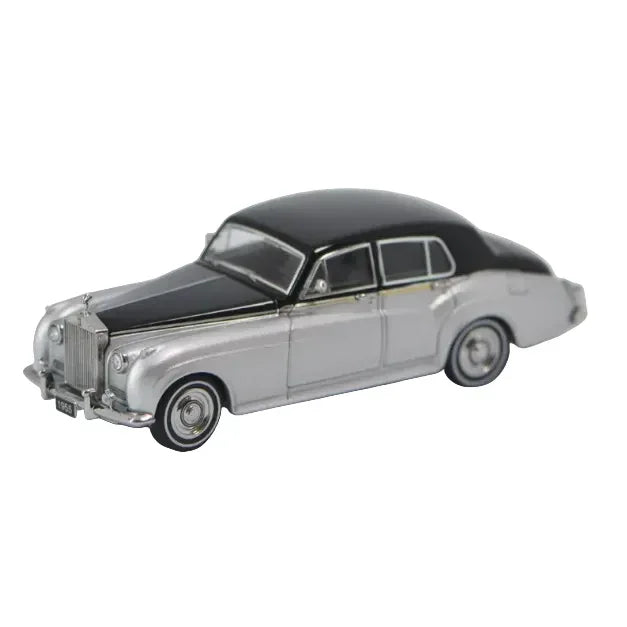 Premium scale diecast model car – Rolls Royce Silver Cloud 1955, 1:64 Scale (Silver & black) Collectible