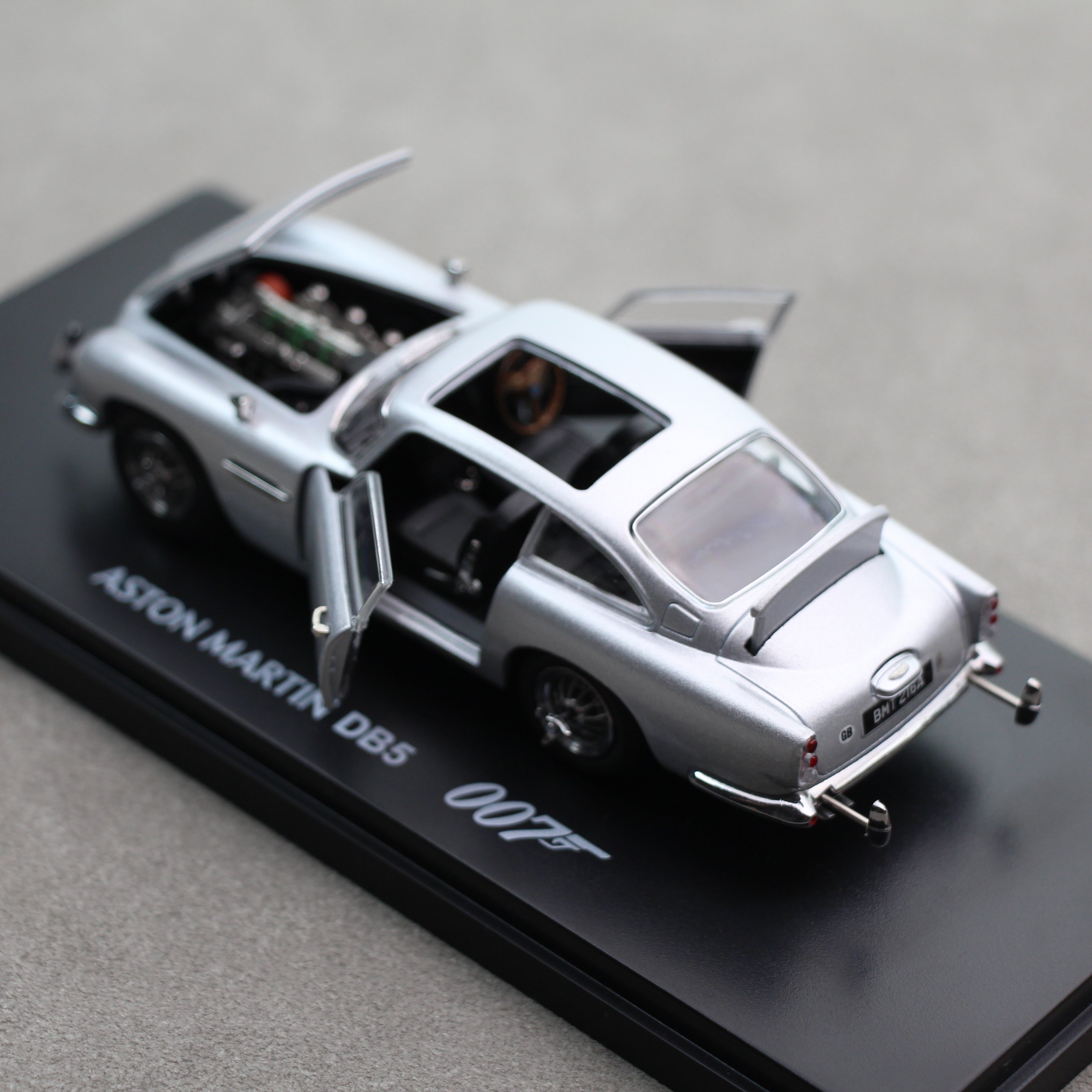 Premium scale diecast model car – James Bond 007 Aston Martin DB5, 1:43 Scale (Silver) Collectible