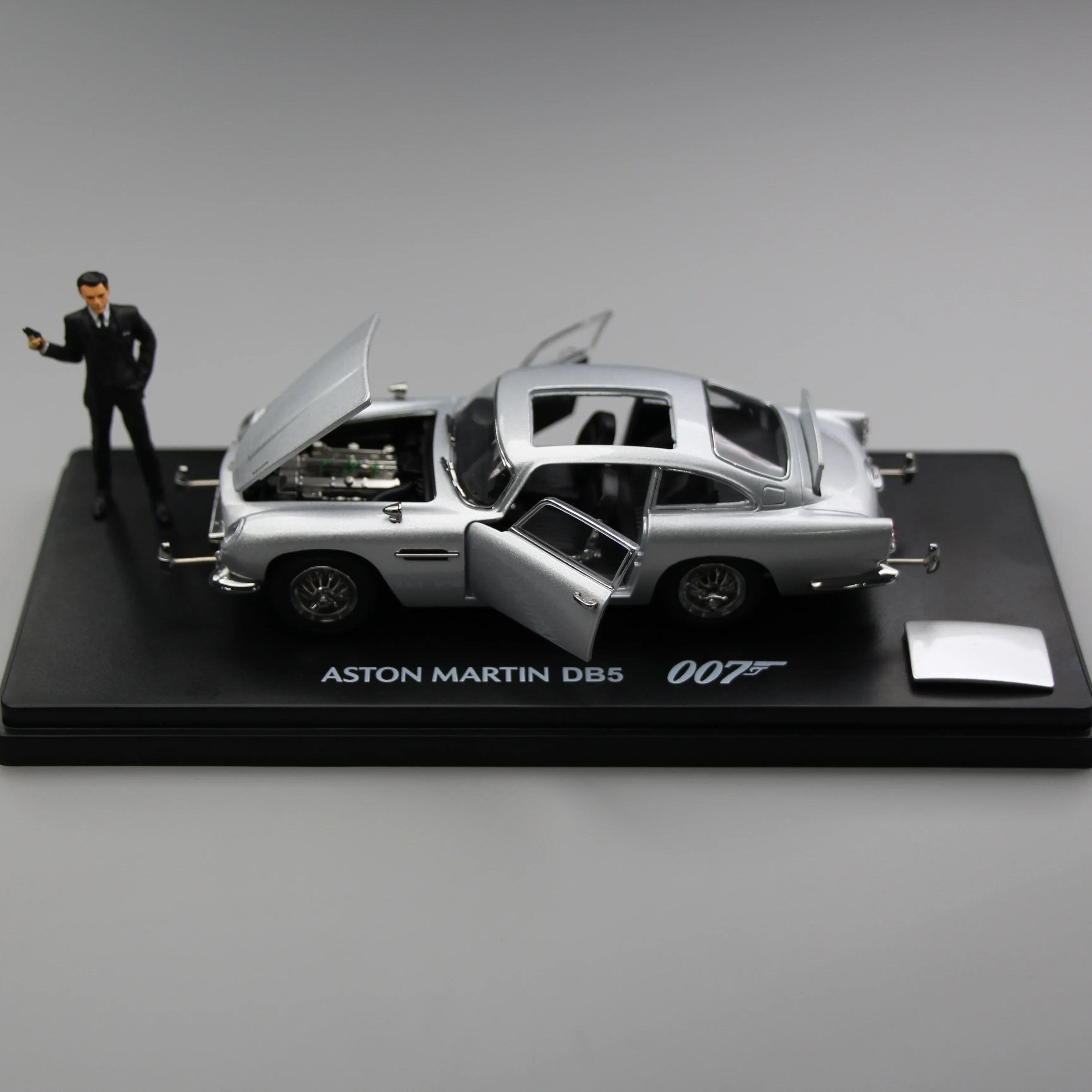 Premium scale diecast model car – James Bond 007 Aston Martin DB5, 1:43 Scale (Silver) Collectible