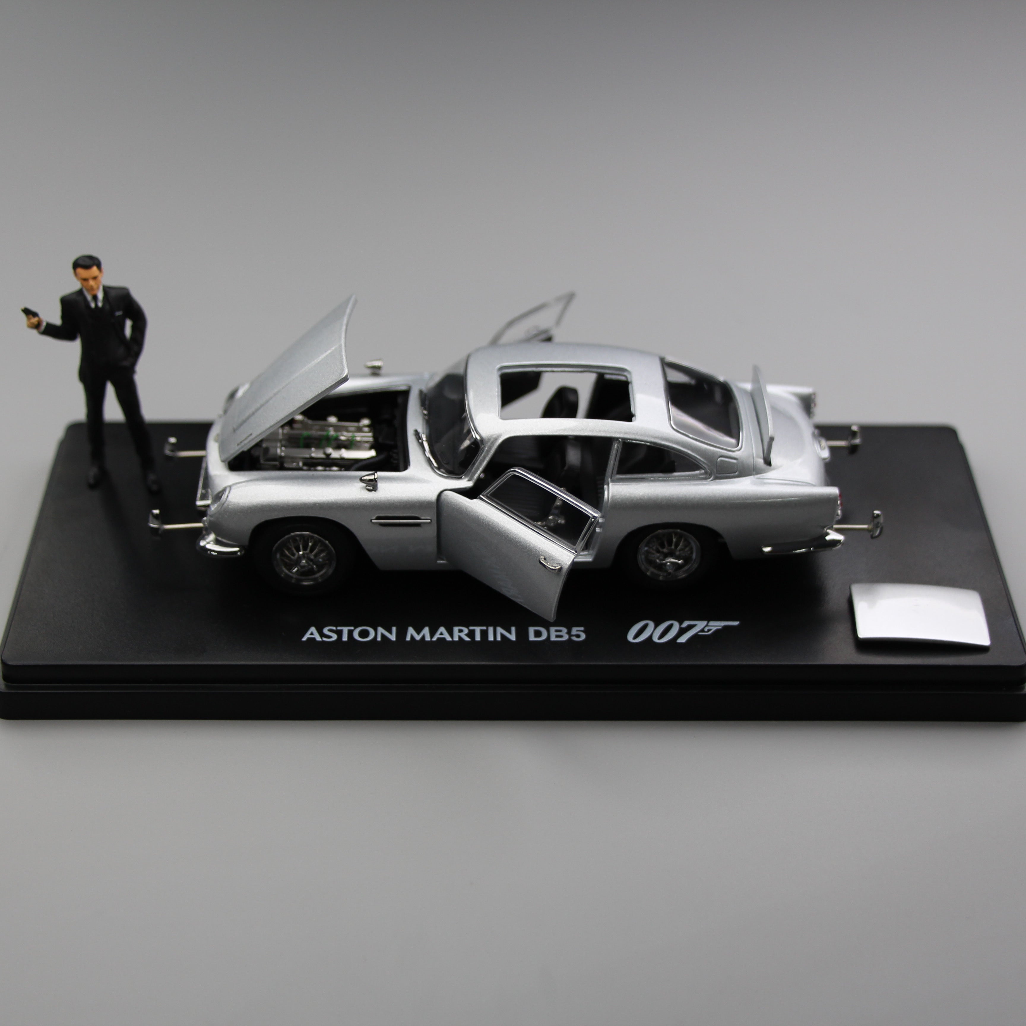 Premium scale diecast model car – James Bond 007 Aston Martin DB5, 1:43 Scale (Silver) Collectible