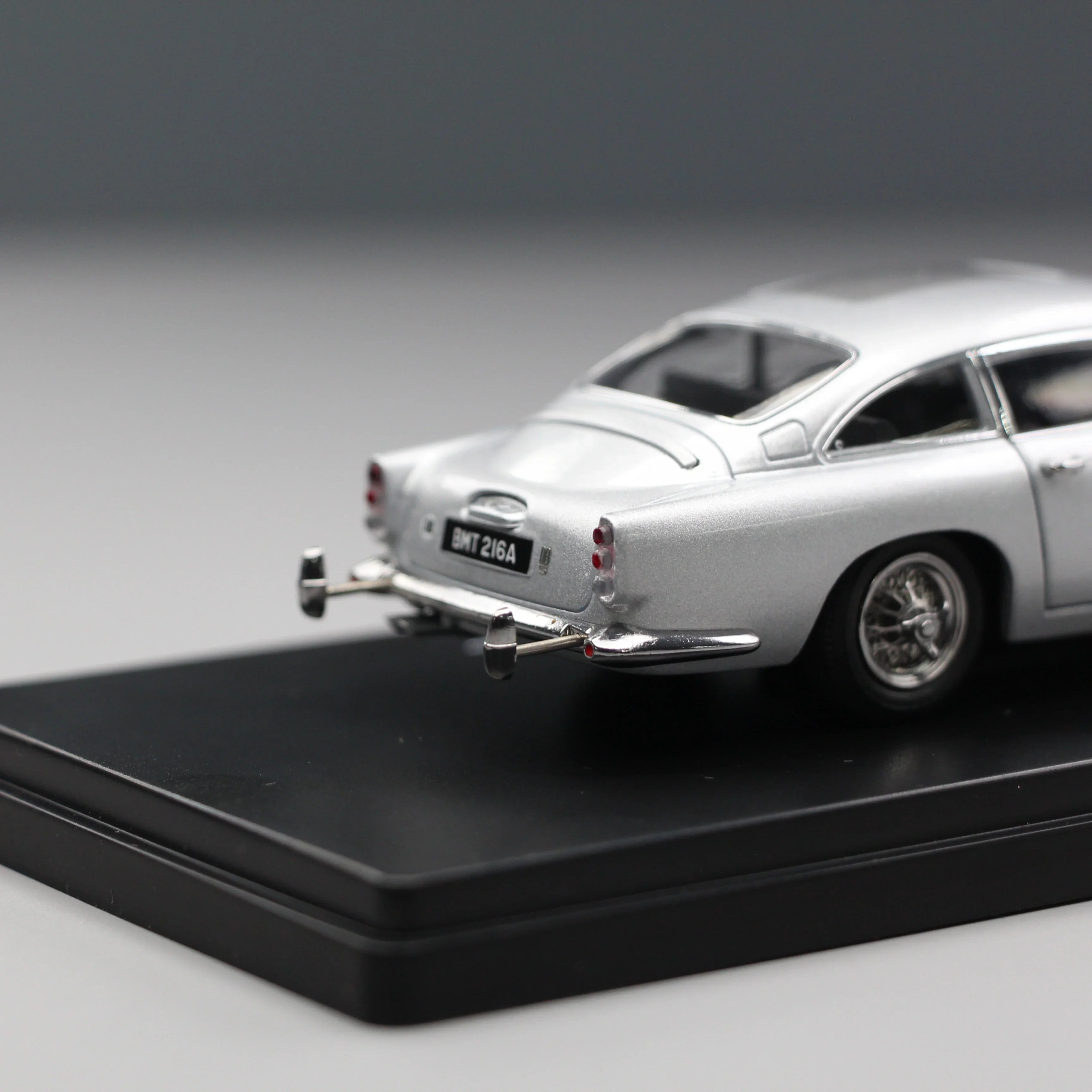 Premium scale diecast model car – James Bond 007 Aston Martin DB5, 1:43 Scale (Silver) Collectible