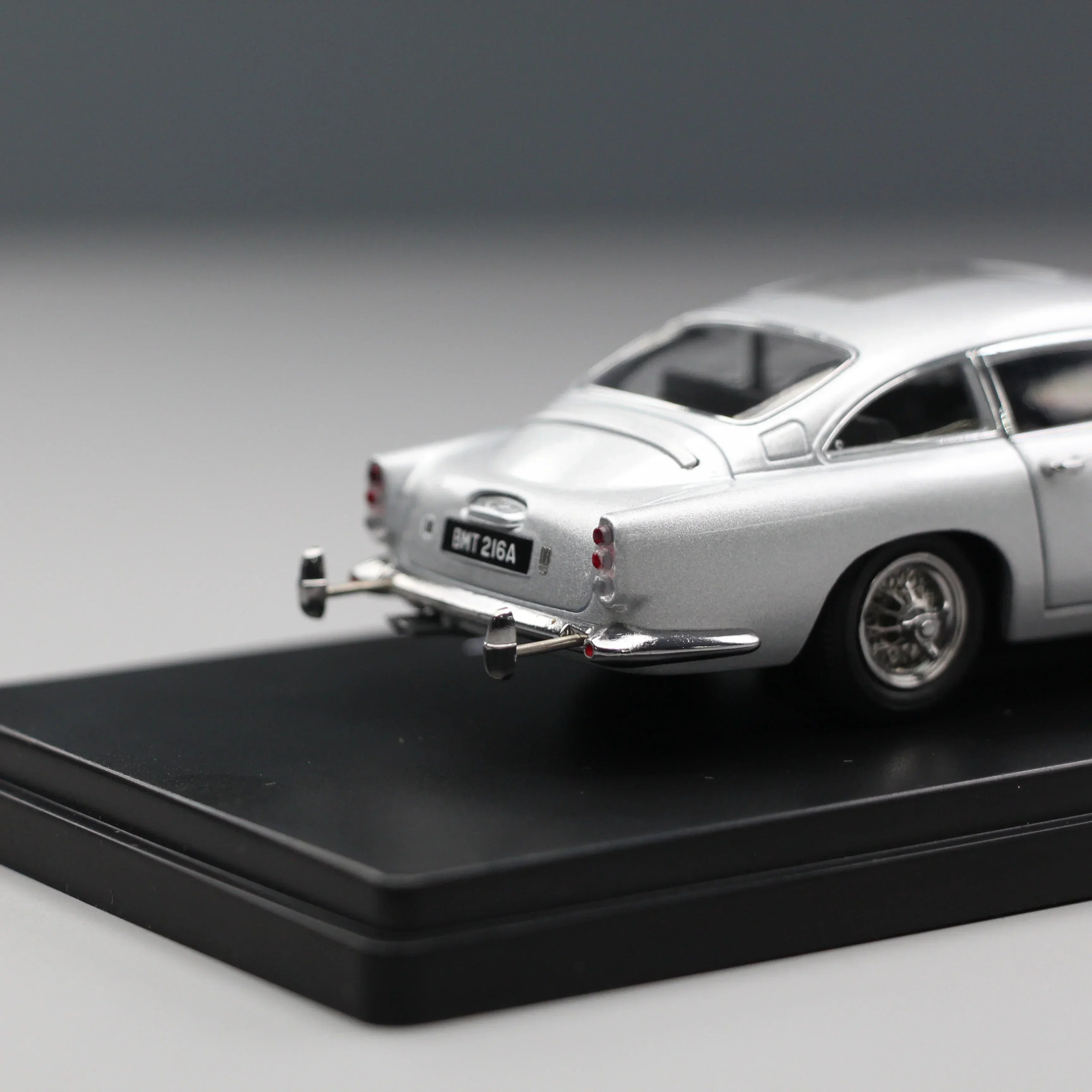 Premium scale diecast model car – James Bond 007 Aston Martin DB5, 1:43 Scale (Silver) Collectible