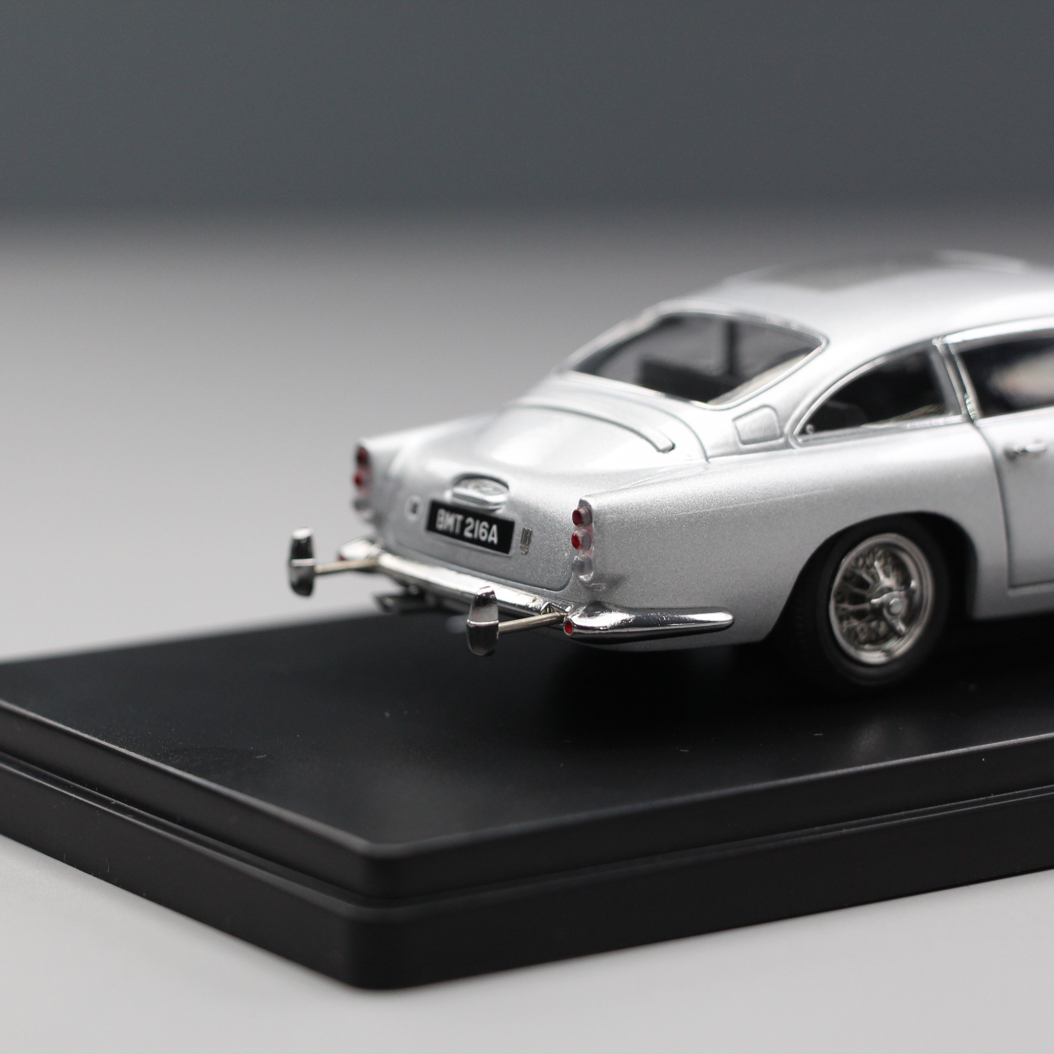 Premium scale diecast model car – James Bond 007 Aston Martin DB5, 1:43 Scale (Silver) Collectible