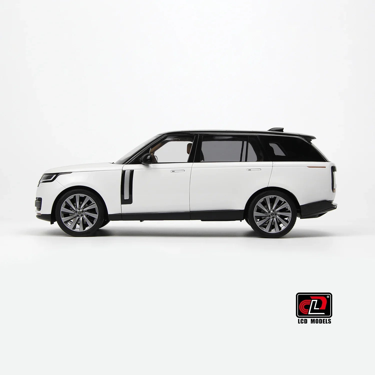 Premium scale diecast model car – Land Rover Range Rover SV SERENITY 2022, 1:18 Scale (White with Black Roof) Collectible