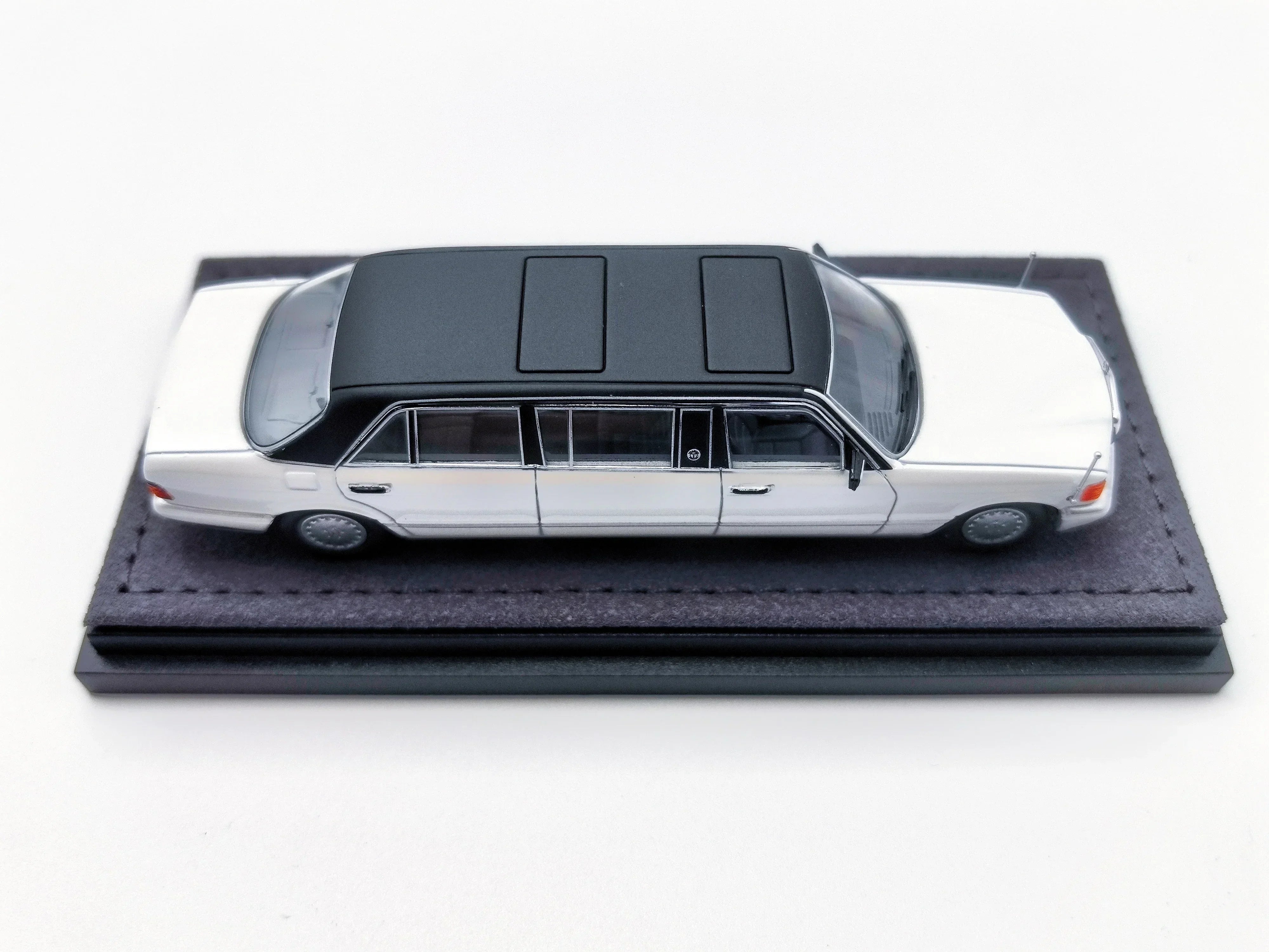 Premium scale diecast model car – *HEC 2026* Mercedes S-Class W126 44" Limosine Trasco 1000SEL, 1:64 Scale (White) Collectible