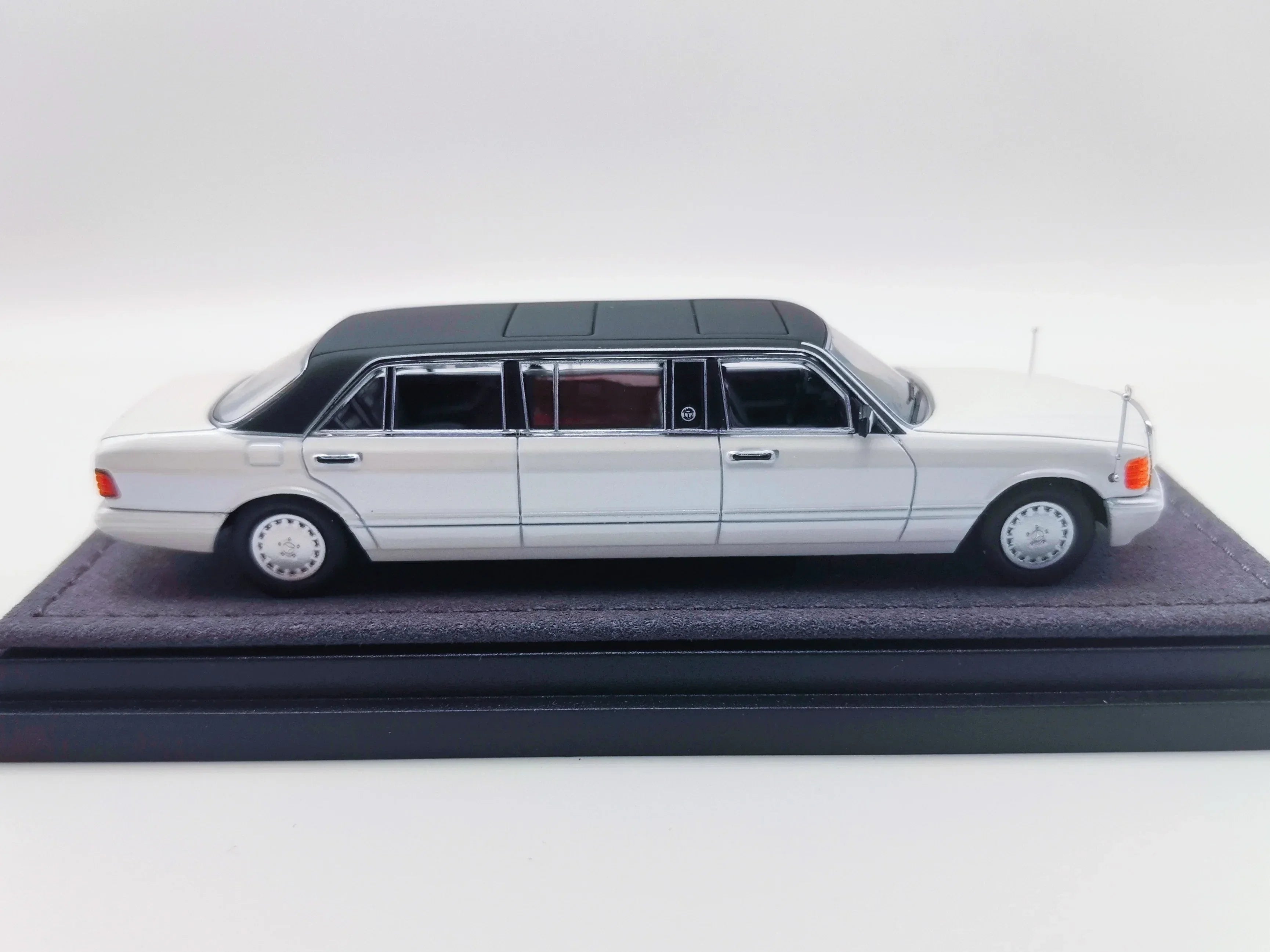 Premium scale diecast model car – *HEC 2026* Mercedes S-Class W126 44" Limosine Trasco 1000SEL, 1:64 Scale (White) Collectible