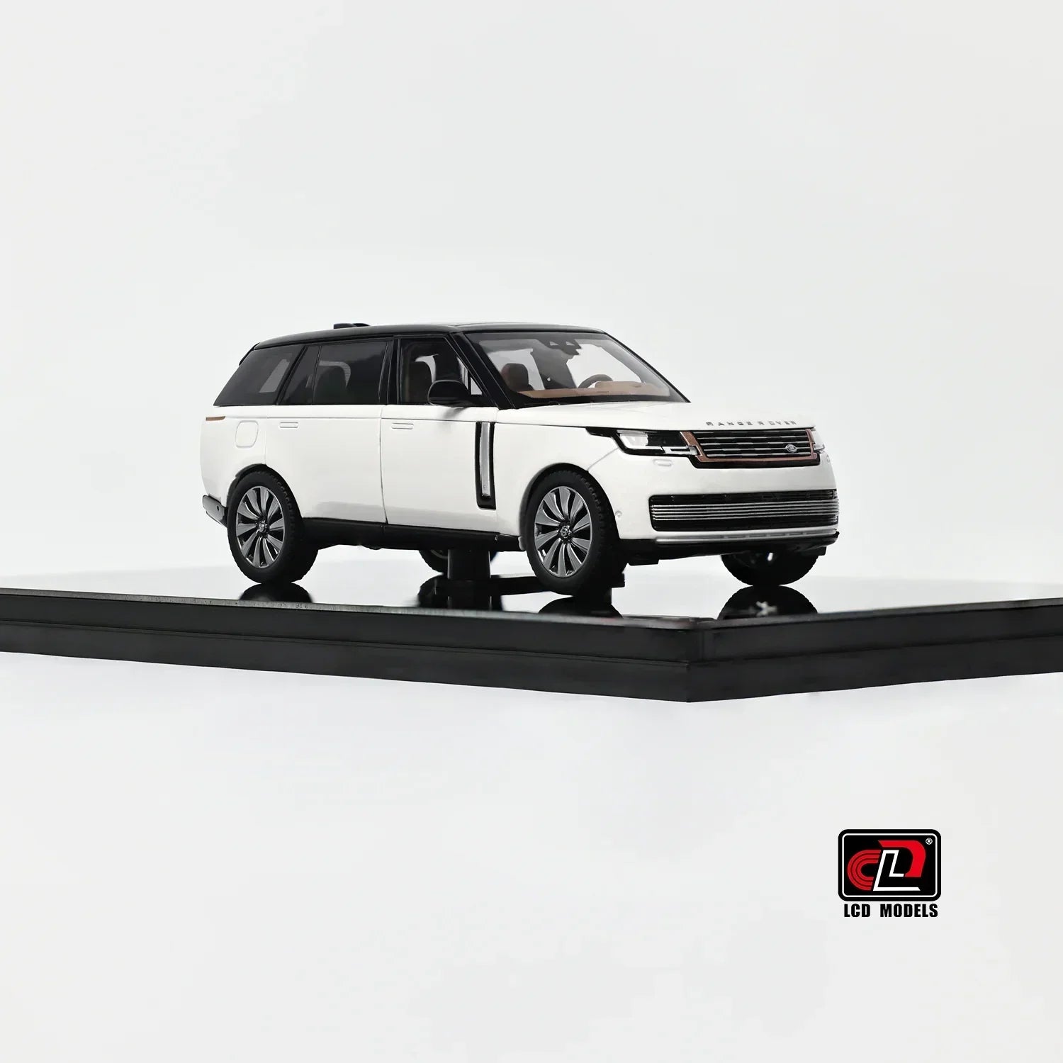 Premium scale diecast model car – Land Rover Range Rover SV SERENITY, 1:43 Scale (White with Black Roof) Collectible