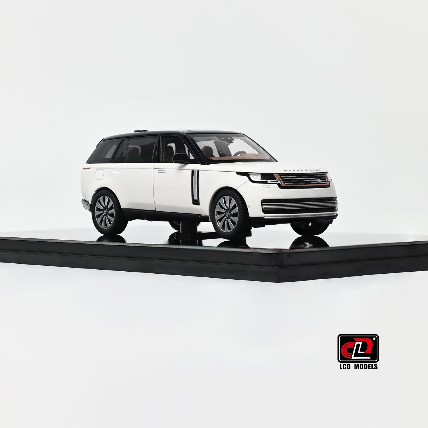 Premium scale diecast model car – Land Rover Range Rover SV SERENITY, 1:43 Scale (White with Black Roof) Collectible
