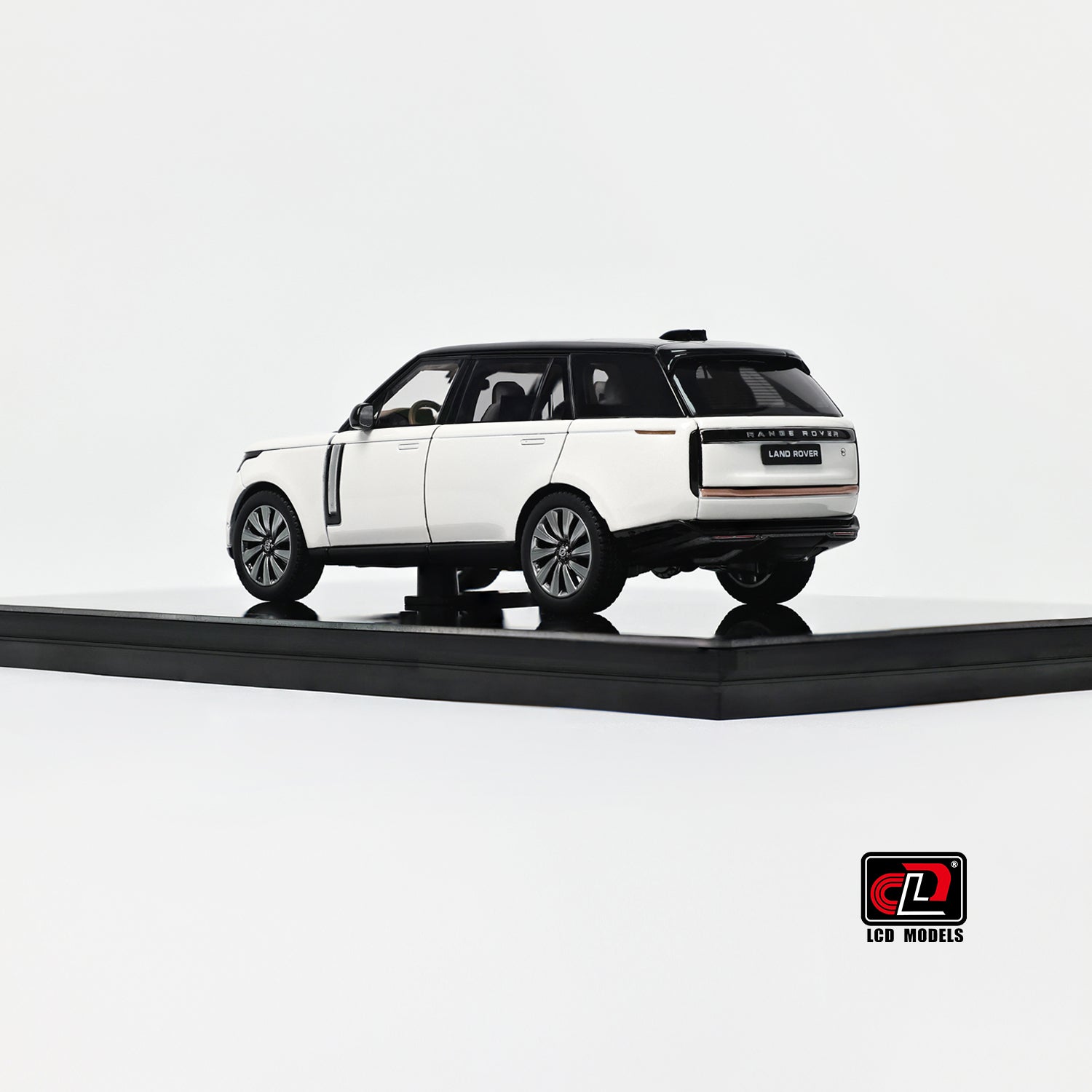 Premium scale diecast model car – Land Rover Range Rover SV SERENITY, 1:43 Scale (White with Black Roof) Collectible