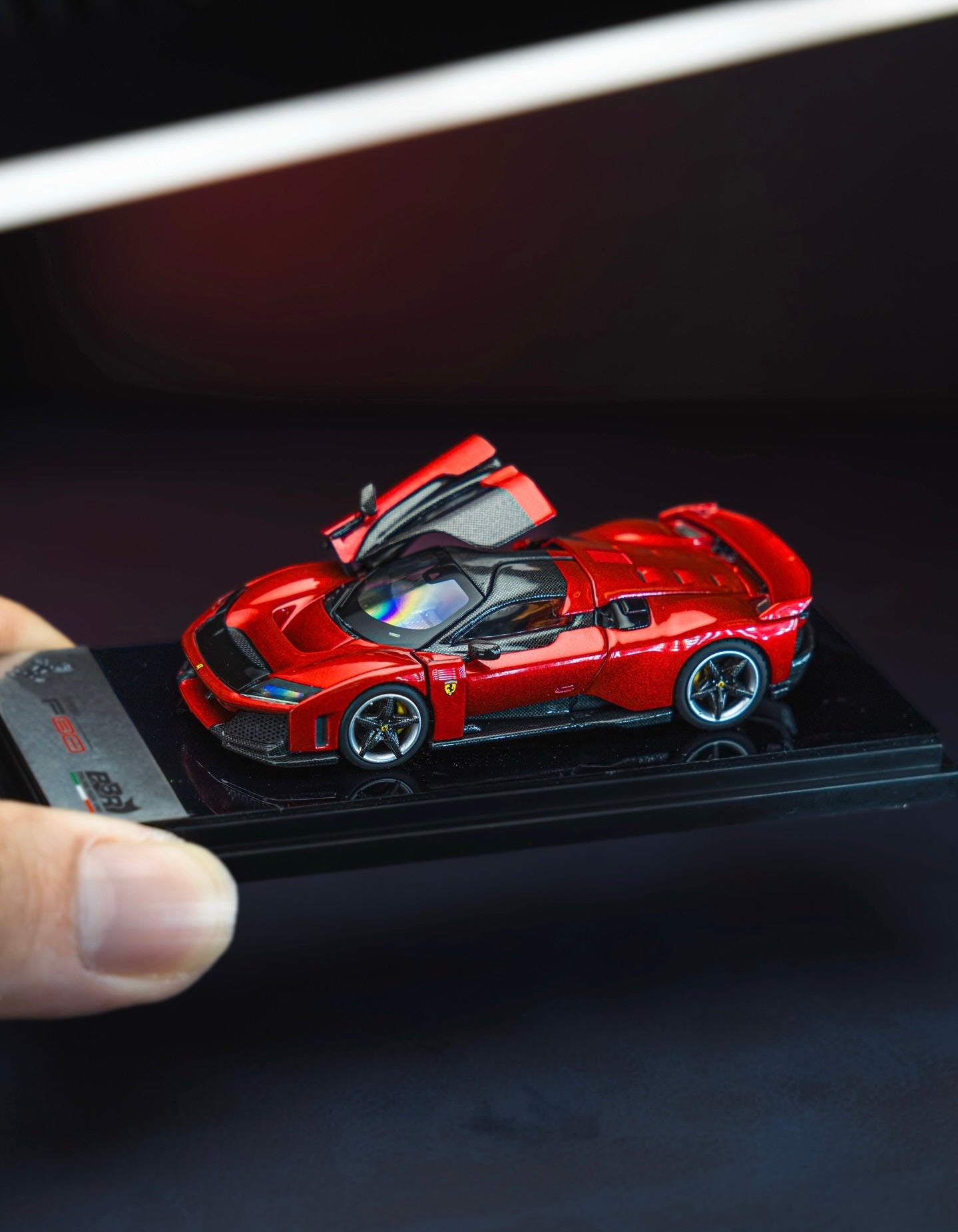 Ferrari F80 Rosso Supercar, 1:64 Scale