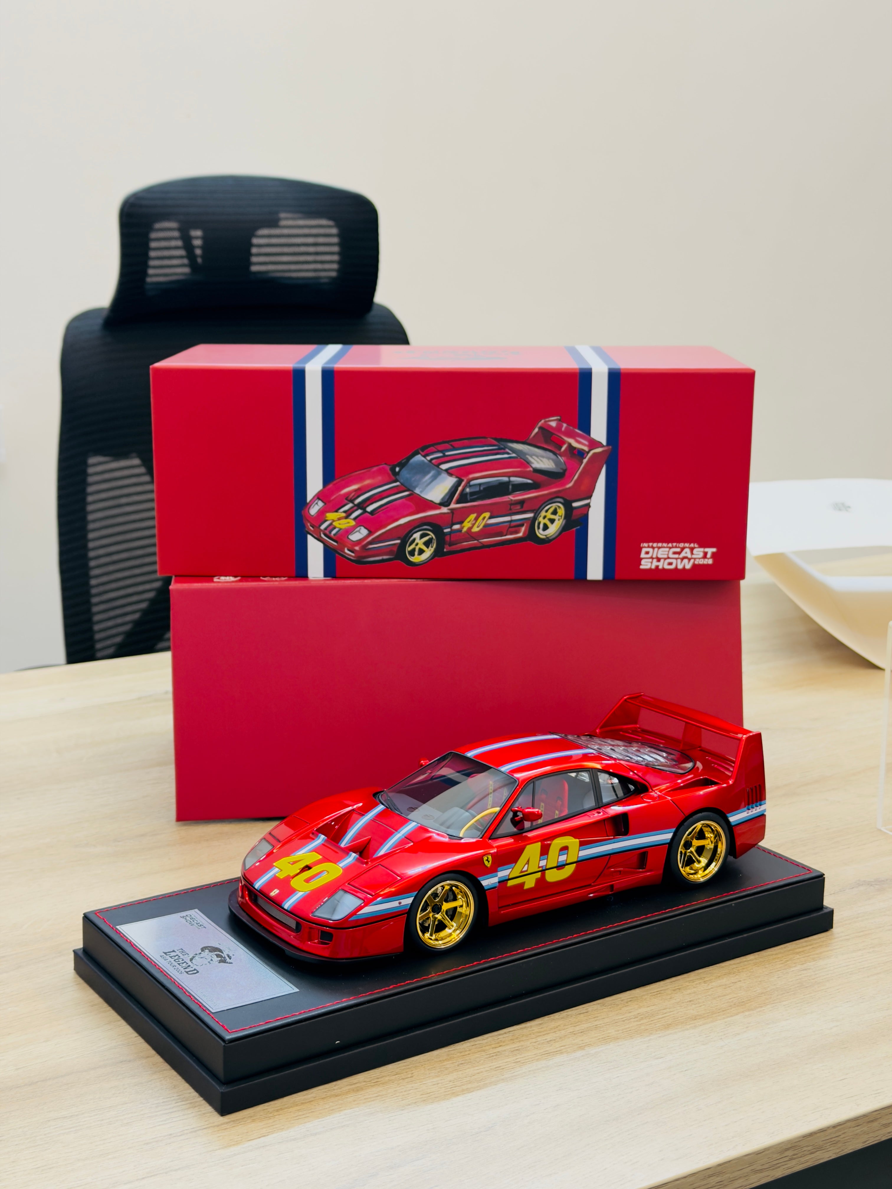 International Diecast Show The legend Asia Tour Ferrari F40 (Limited : 031/100) 2026, 1:18 Scale (Red)