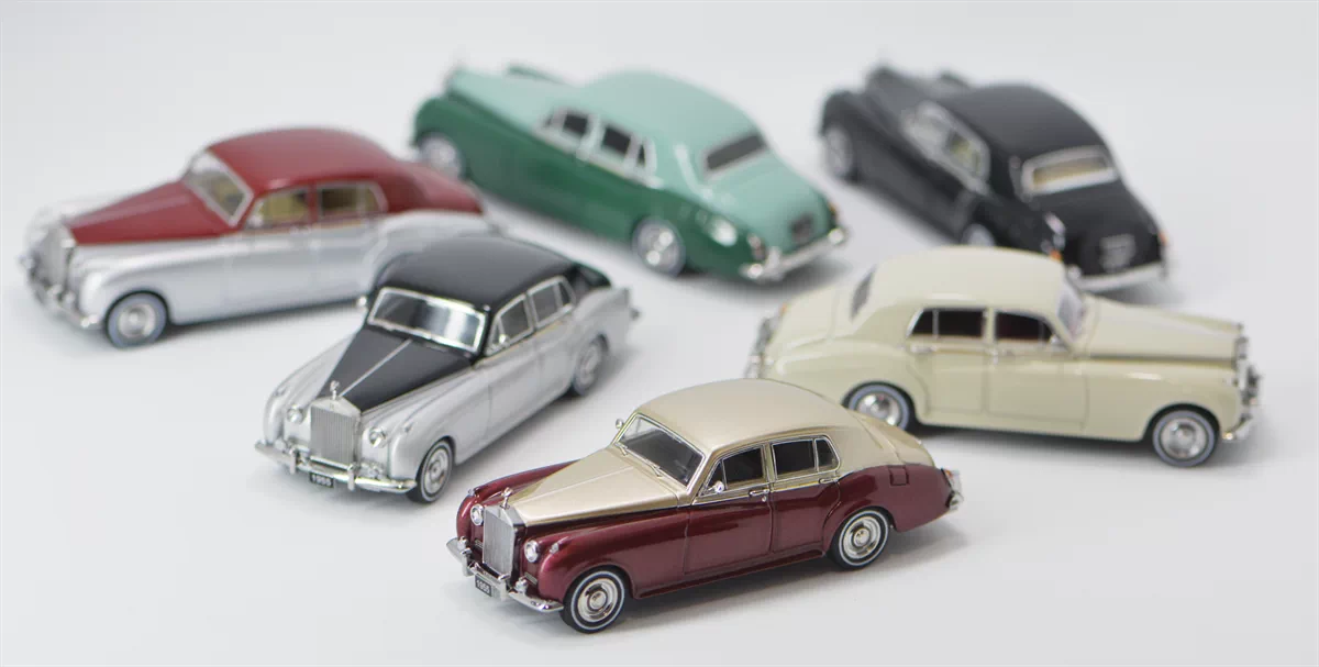 Premium scale diecast model car – Rolls Royce Silver Cloud 1955, 1:64 Scale (Ivory) Collectible