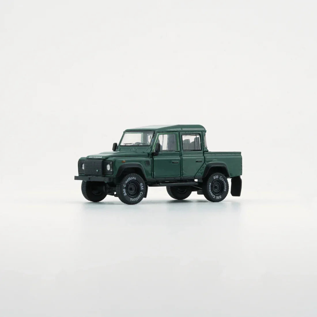 Premium scale diecast model car – Land Rover 2016 Defender 110 Pick Up, 1:64 Scale (Green) Collectible