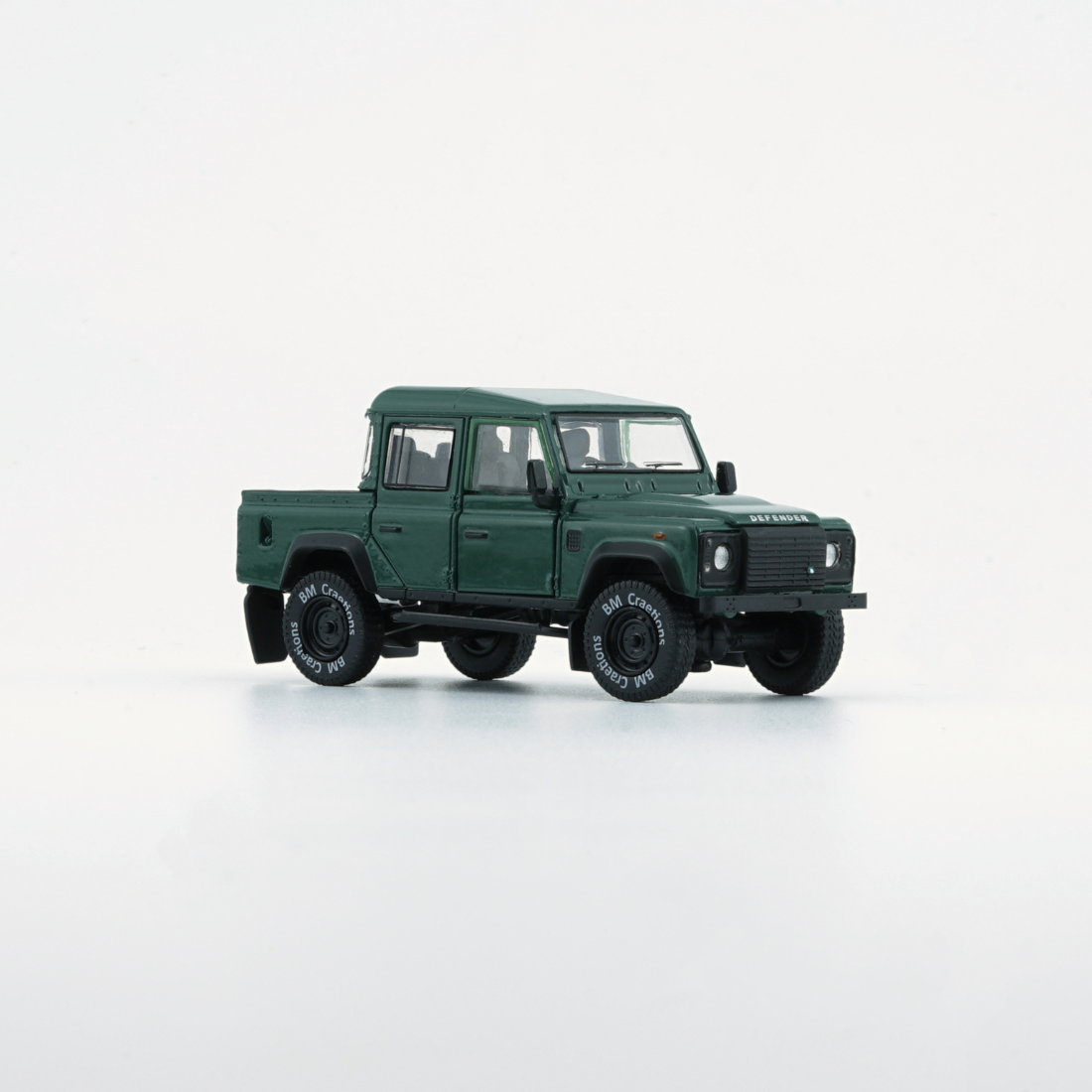 Land Rover 2016 Defender 110 Pick Up, 1:64 Scale (Green)