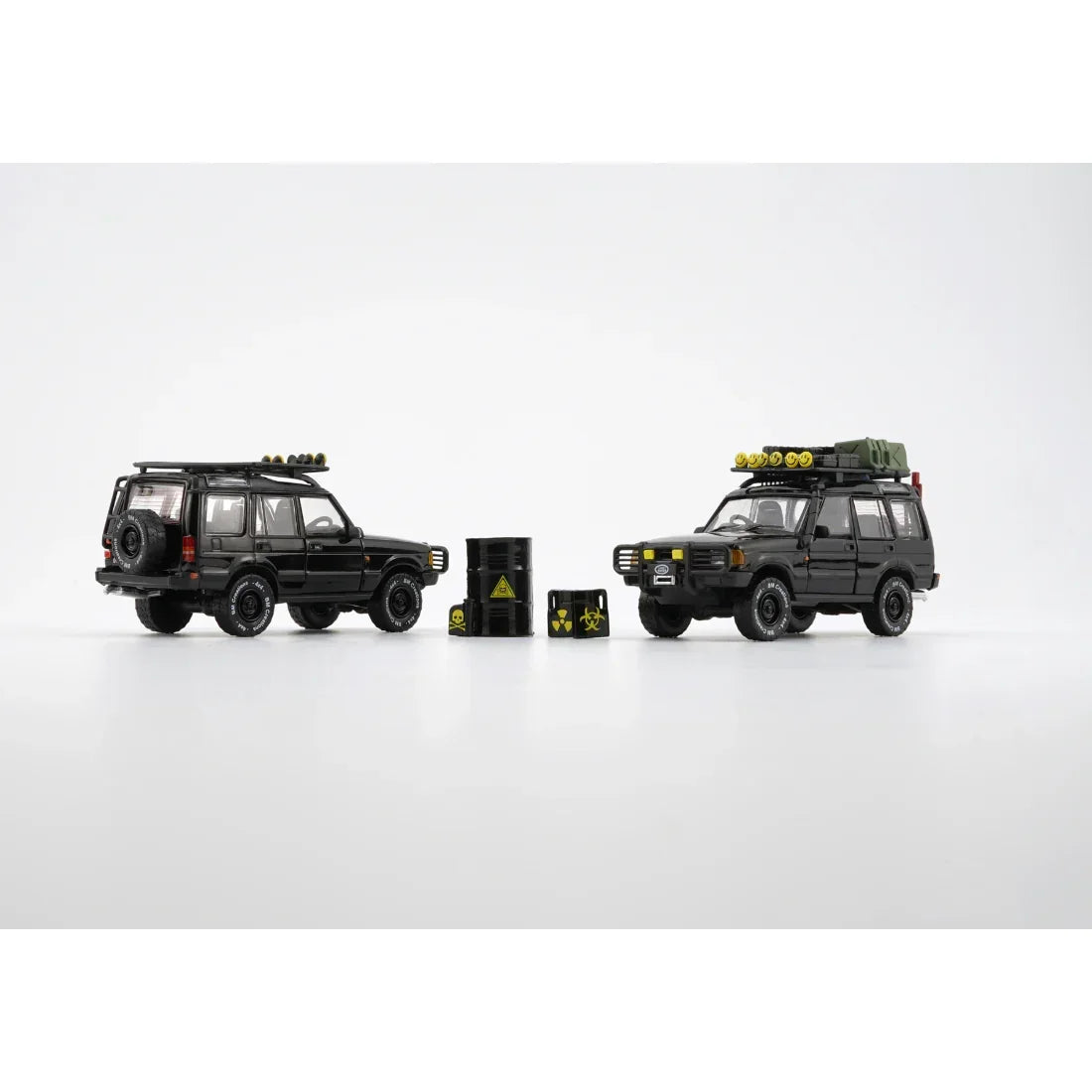 Premium scale diecast model car – Land Rover Discovery 1 with Accessory 1998, 1:64 Scale (Black) Collectible