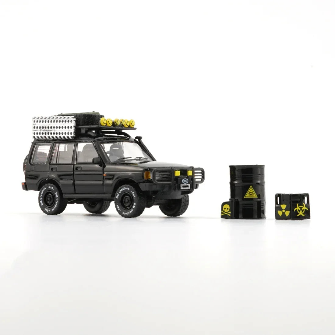 Premium scale diecast model car – Land Rover Discovery 1 with Accessory 1998, 1:64 Scale (Black) Collectible