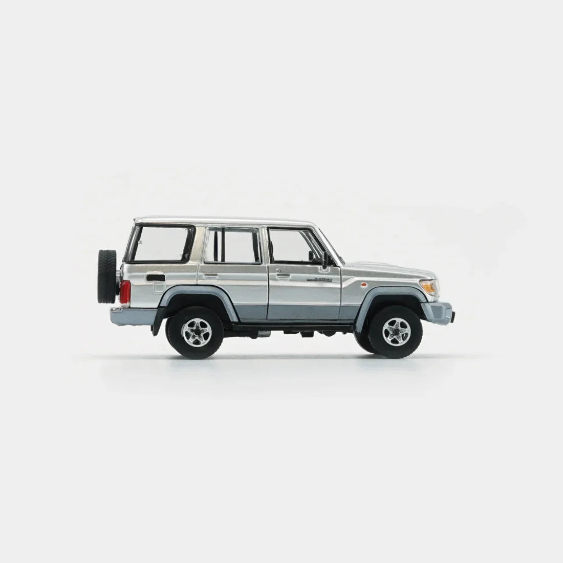Premium scale diecast model car – Toyota Land Cruiser LC76, 1:64 Scale (Silver) Collectible