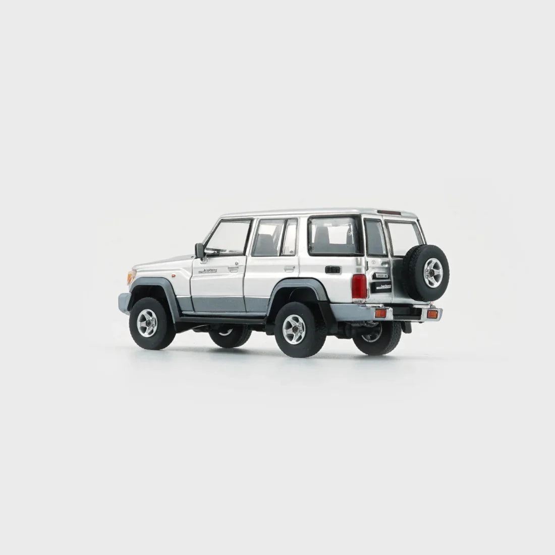 Toyota Land Cruiser LC76, 1:64 Scale (Silver)