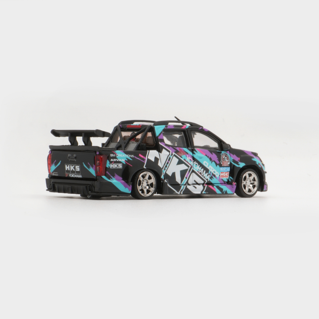 Isuzu D-Max 2018 Low Rider HKS TDE 2025, 1:64 Scale