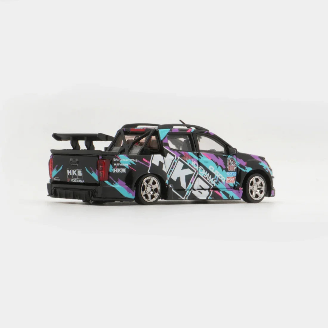 Premium scale diecast model car – Isuzu D-Max 2018 Low Rider HKS TDE 2025, 1:64 Scale Collectible