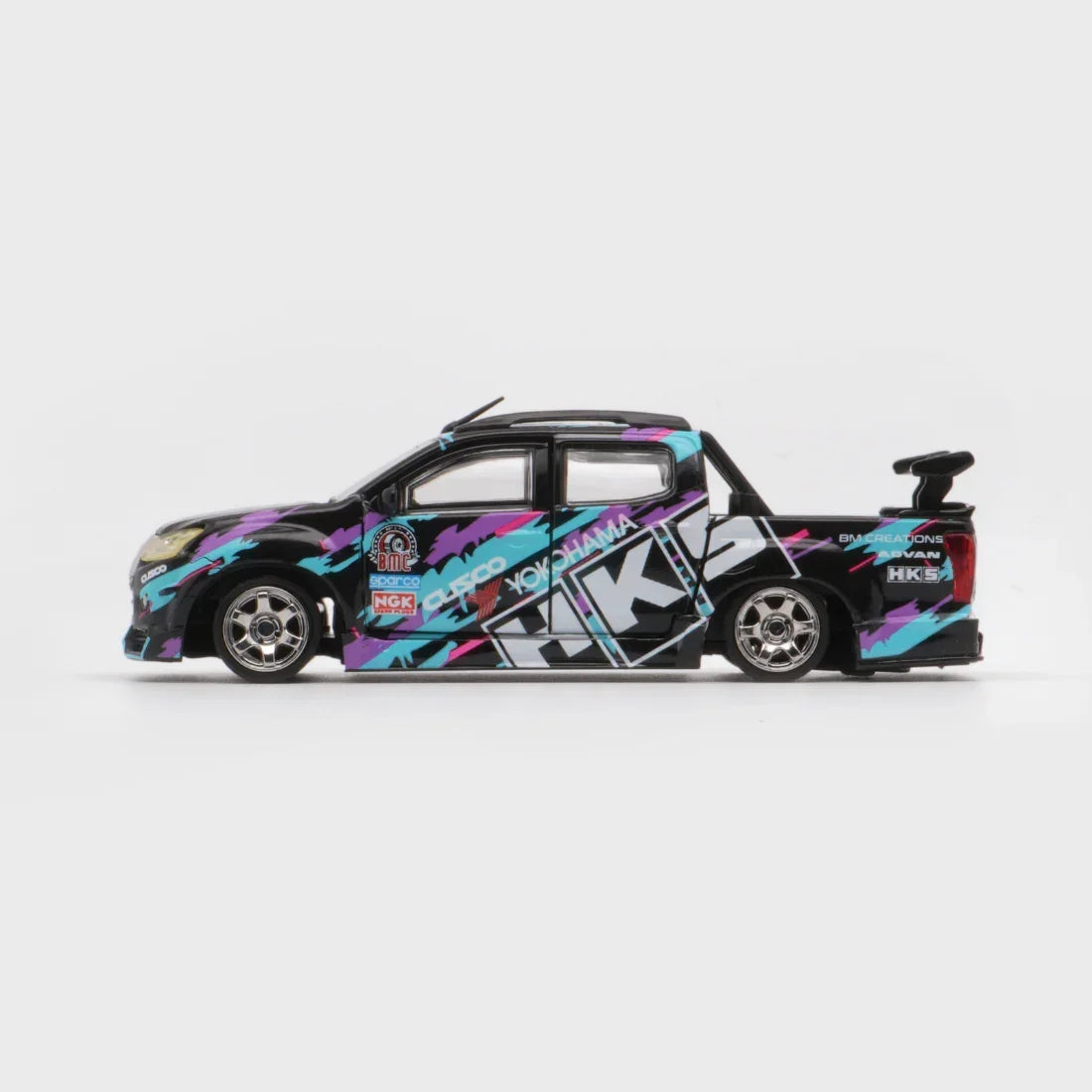 Premium scale diecast model car – Isuzu D-Max 2018 Low Rider HKS TDE 2025, 1:64 Scale Collectible
