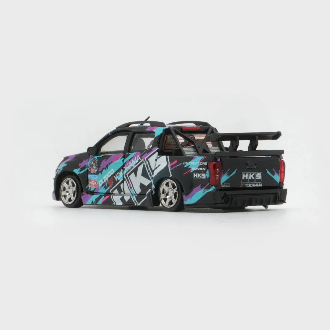 Premium scale diecast model car – Isuzu D-Max 2018 Low Rider HKS TDE 2025, 1:64 Scale Collectible