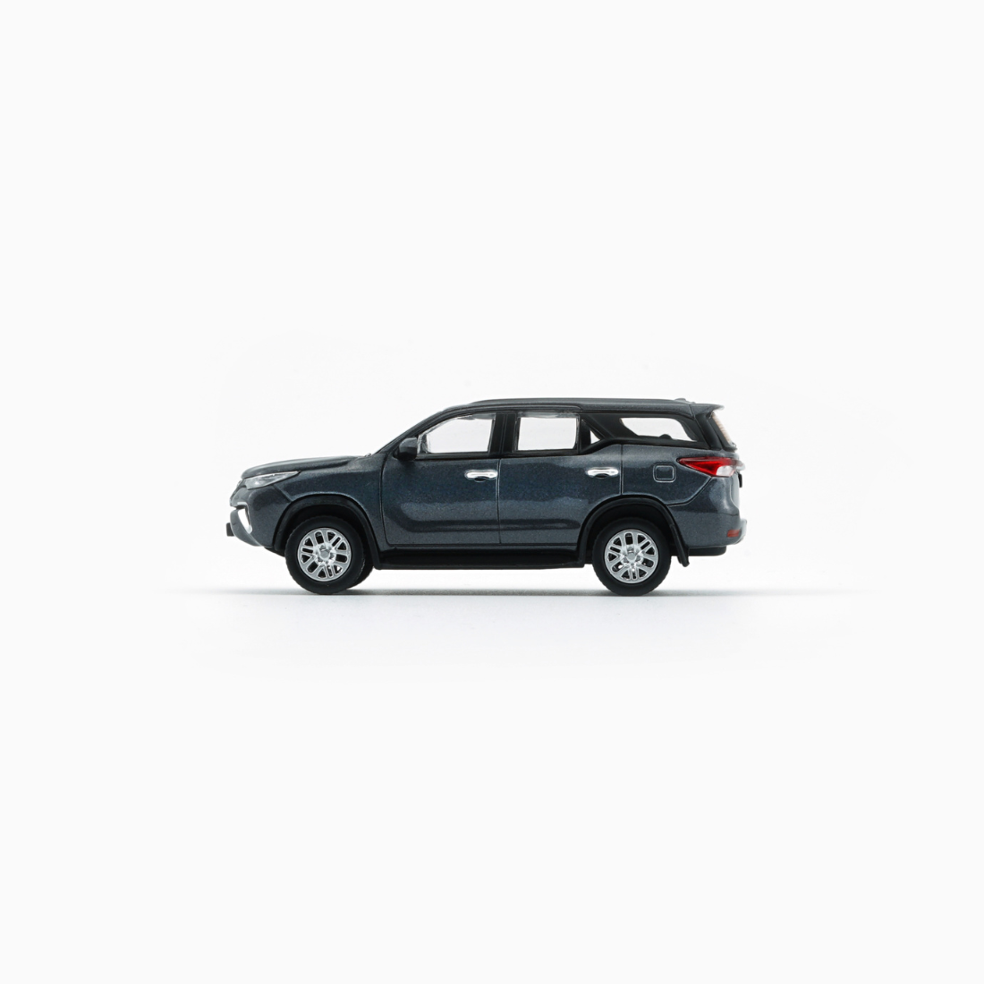 Toyota Fortuner 2018, 1:64 Scale (Silver)