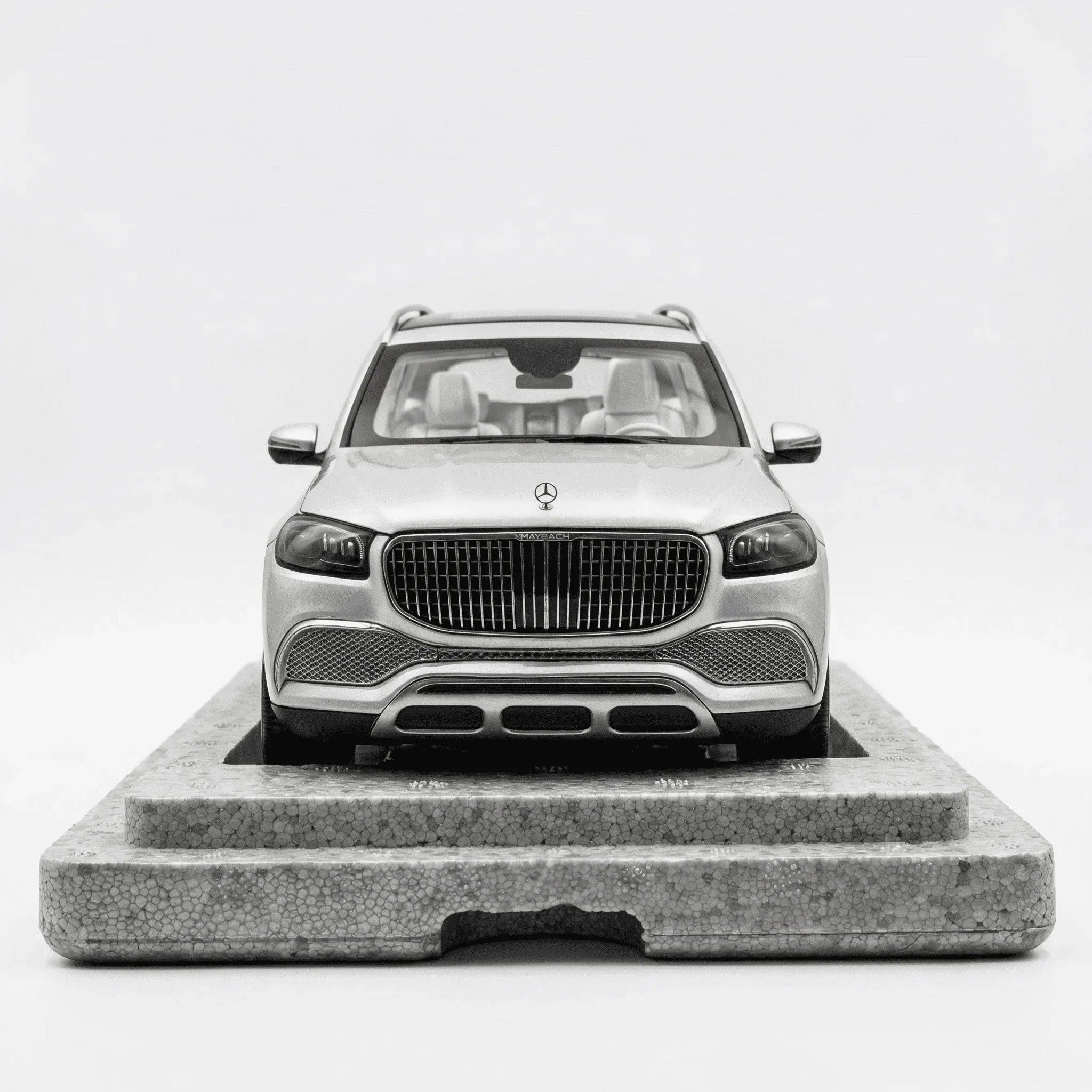 Premium scale diecast model car – Mercedes-Maybach GLS 600, 1:18 Scale Collectible