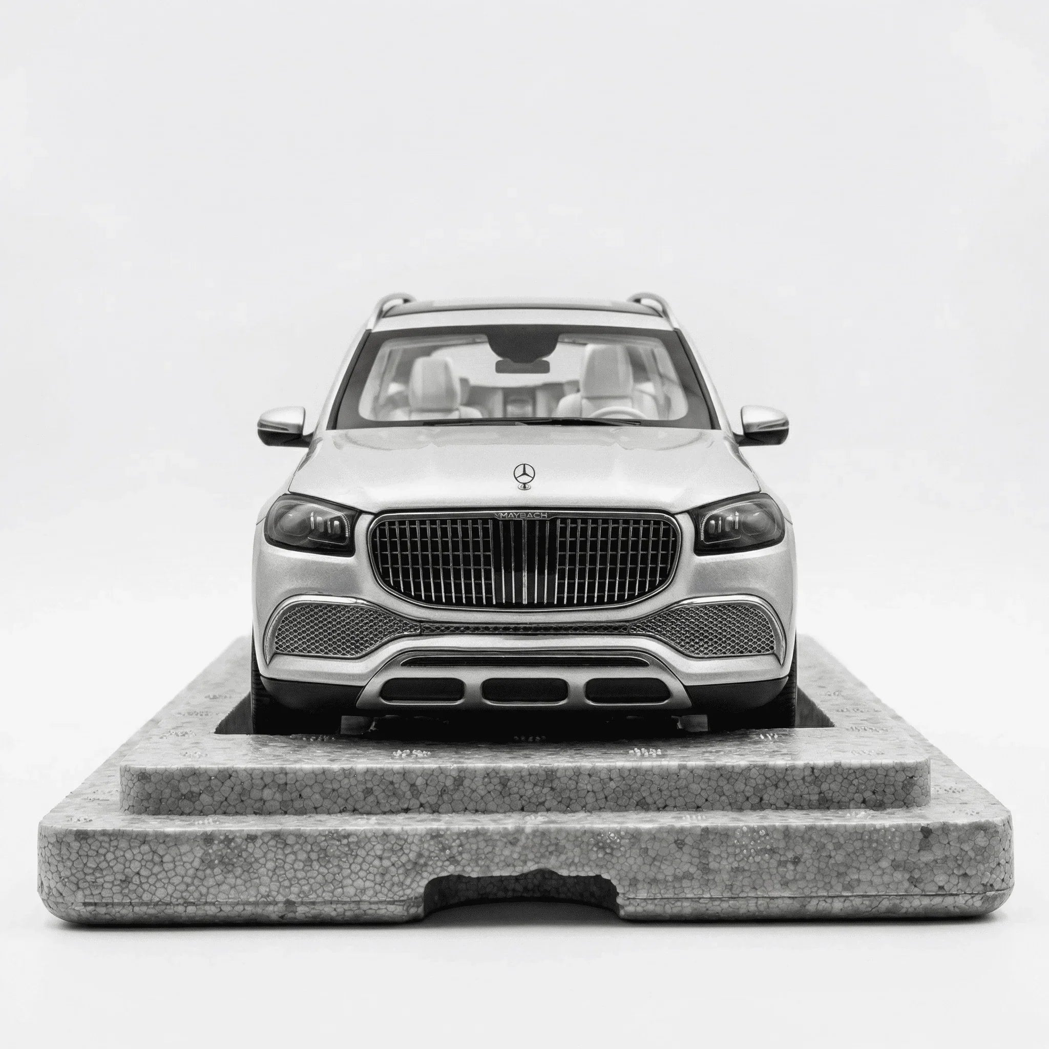 Premium scale diecast model car – Mercedes-Maybach GLS 600, 1:18 Scale Collectible