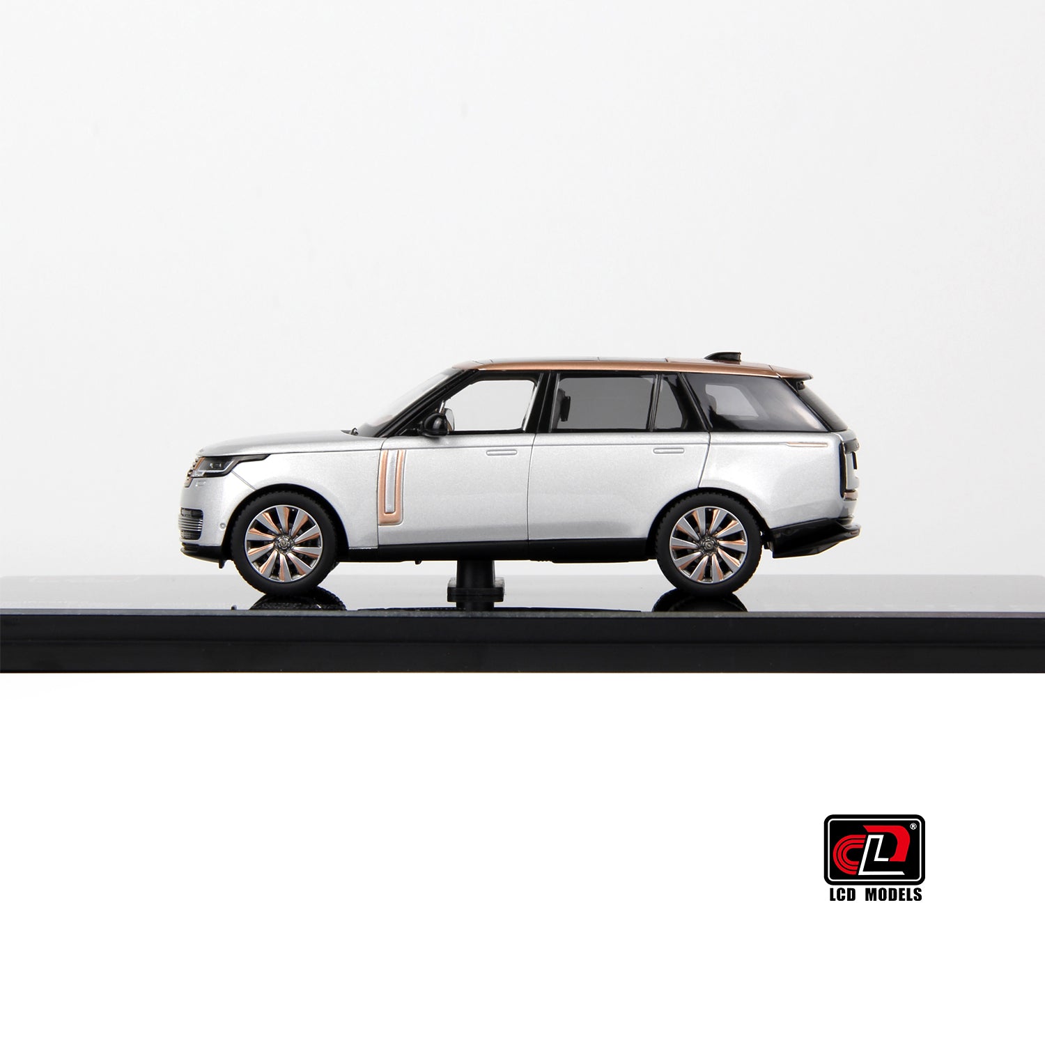 Premium scale diecast model car – Land Rover Range Rover SV SERENITY, 1:43 Scale (Silver) Collectible