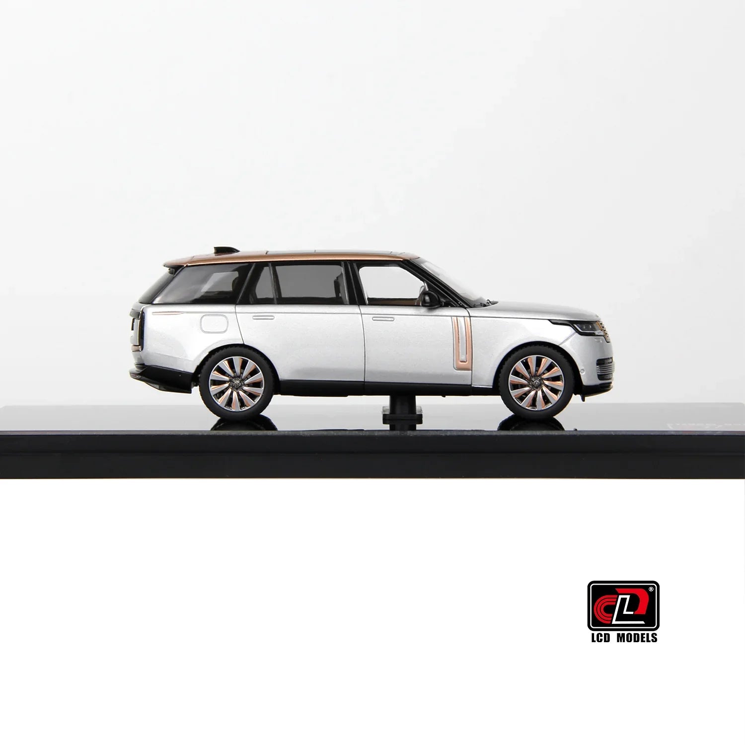Premium scale diecast model car – Land Rover Range Rover SV SERENITY, 1:43 Scale (Silver) Collectible