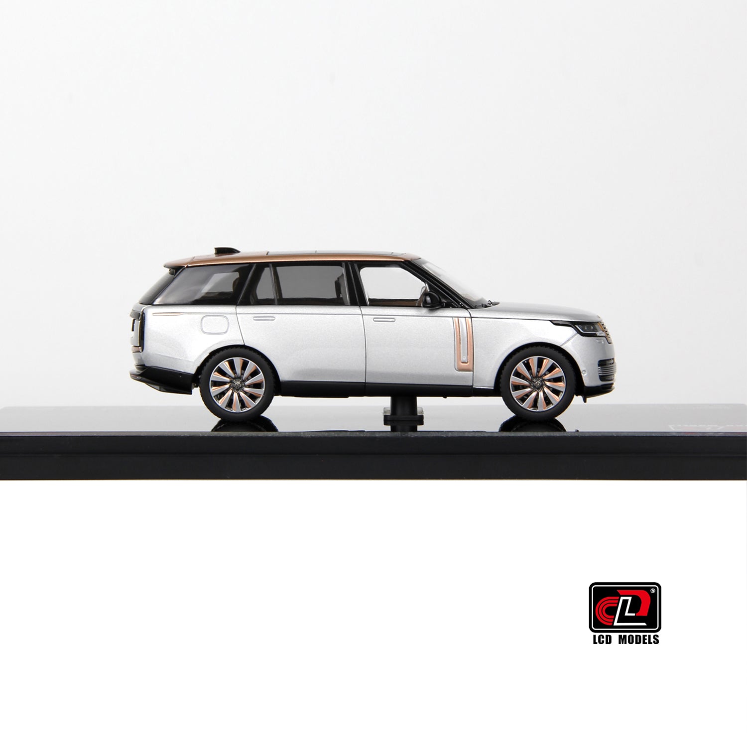 Premium scale diecast model car – Land Rover Range Rover SV SERENITY, 1:43 Scale (Silver) Collectible