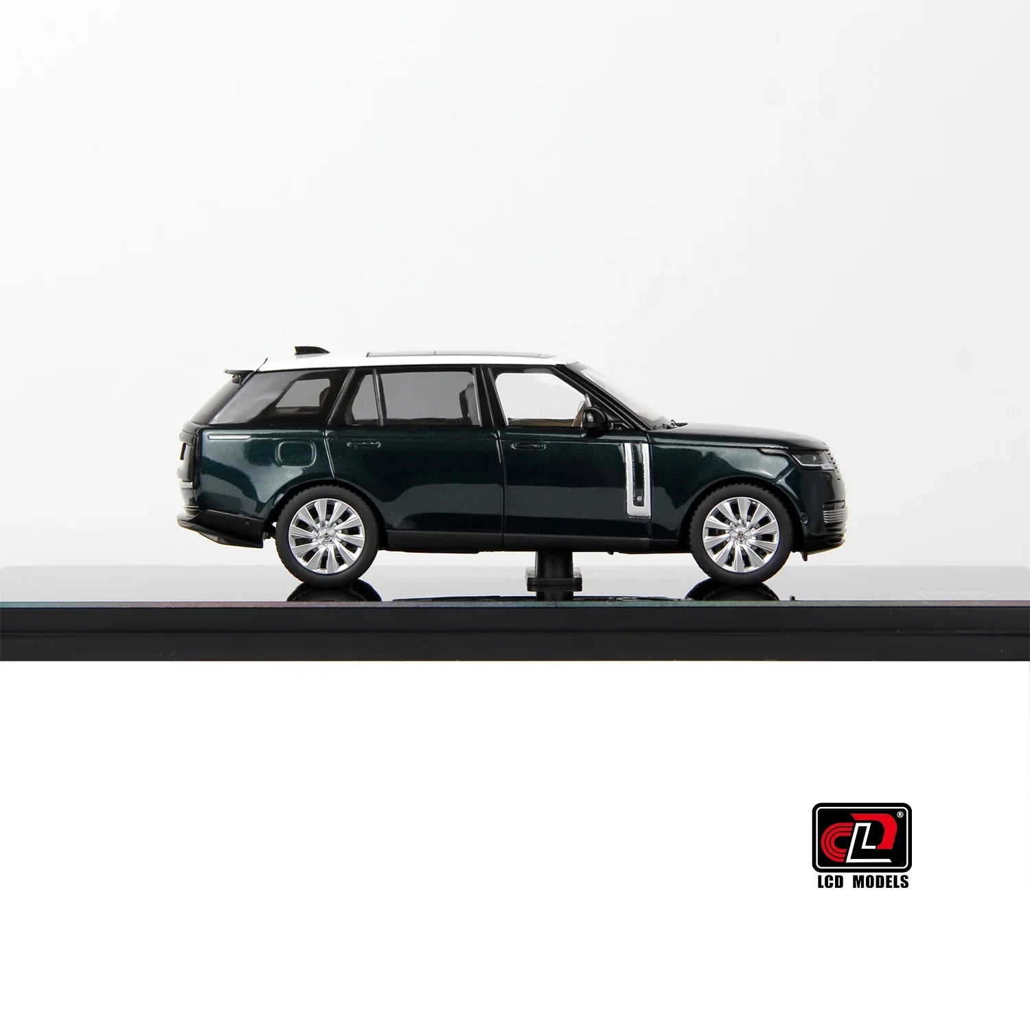 Premium scale diecast model car – Land Rover Range Rover SV SERENITY, 1:43 Scale (Green with White Roof) Collectible
