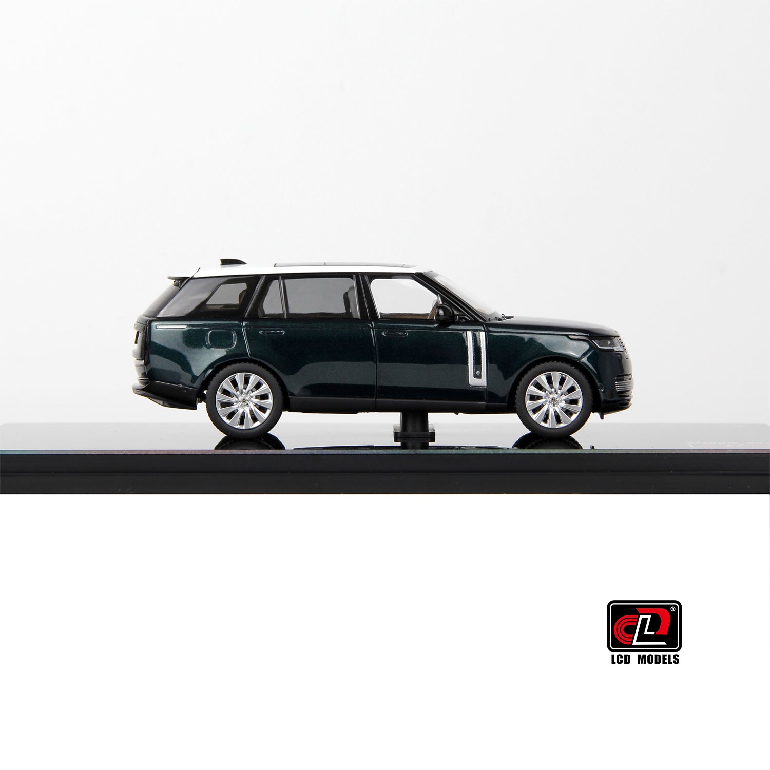 Premium scale diecast model car – Land Rover Range Rover SV SERENITY, 1:43 Scale (Green with White Roof) Collectible
