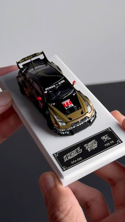 Nissan GT-R R35 LBWK Widebody, Skeleton Dinosaur Livery (DKA-099) Chance of Chase, 1:64 Scale