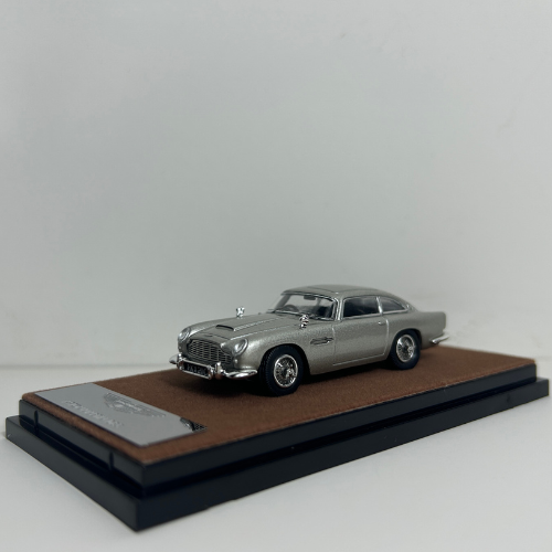 Premium scale diecast model car – Aston Martin DB5, 1:64 Scale (Silver) Collectible