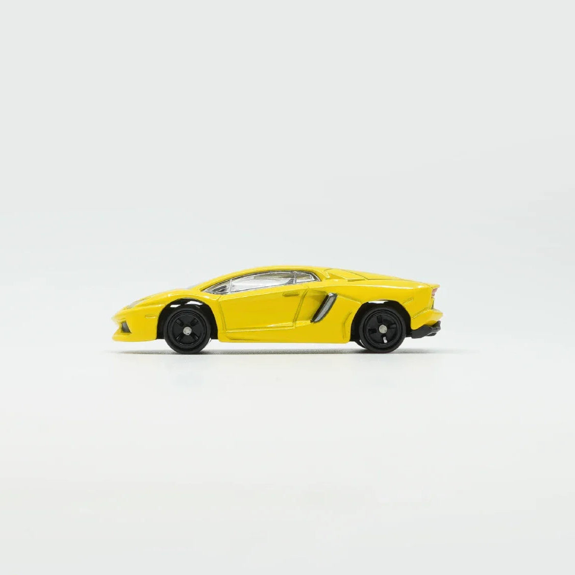 Premium scale diecast model car – Tomica (Asia Original) A0-03 Lamborghini Aventador LP 700-4, 1:68 Scale (Yellow) Collectible