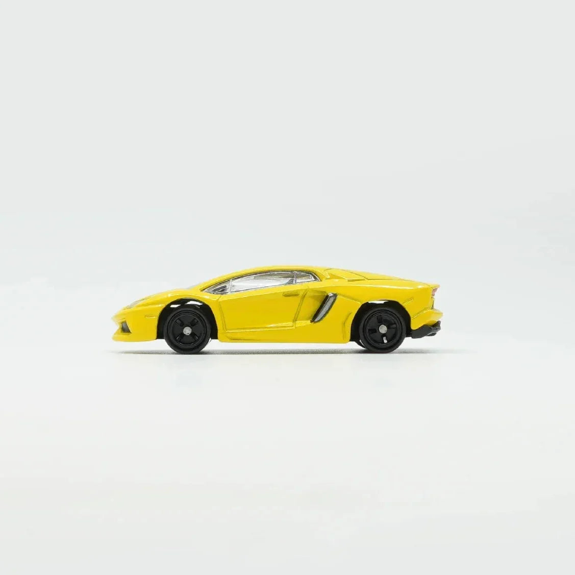 Premium scale diecast model car – Tomica (Asia Original) A0-03 Lamborghini Aventador LP 700-4, 1:68 Scale (Yellow) Collectible