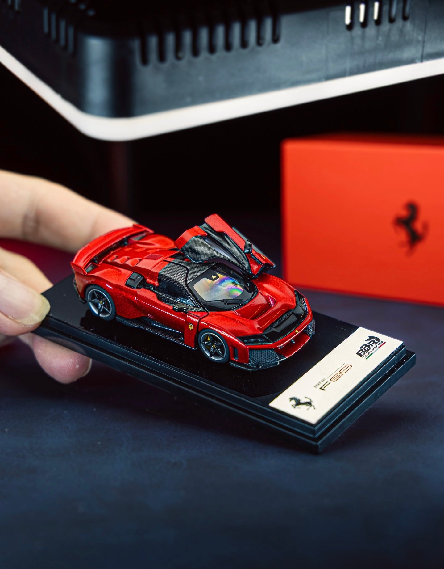 Ferrari F80 Rosso Supercar, 1:64 Scale