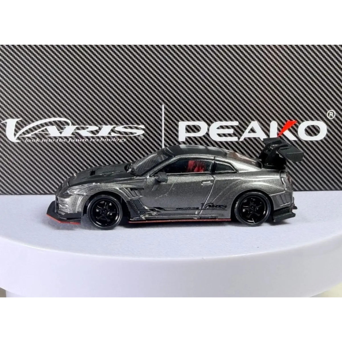 *APAXPO 2026* VARIS GT-R R35 Super Sonic Gunmetal Gray with Carbon Hood (Chance of Chase Car), 1:64 Scale