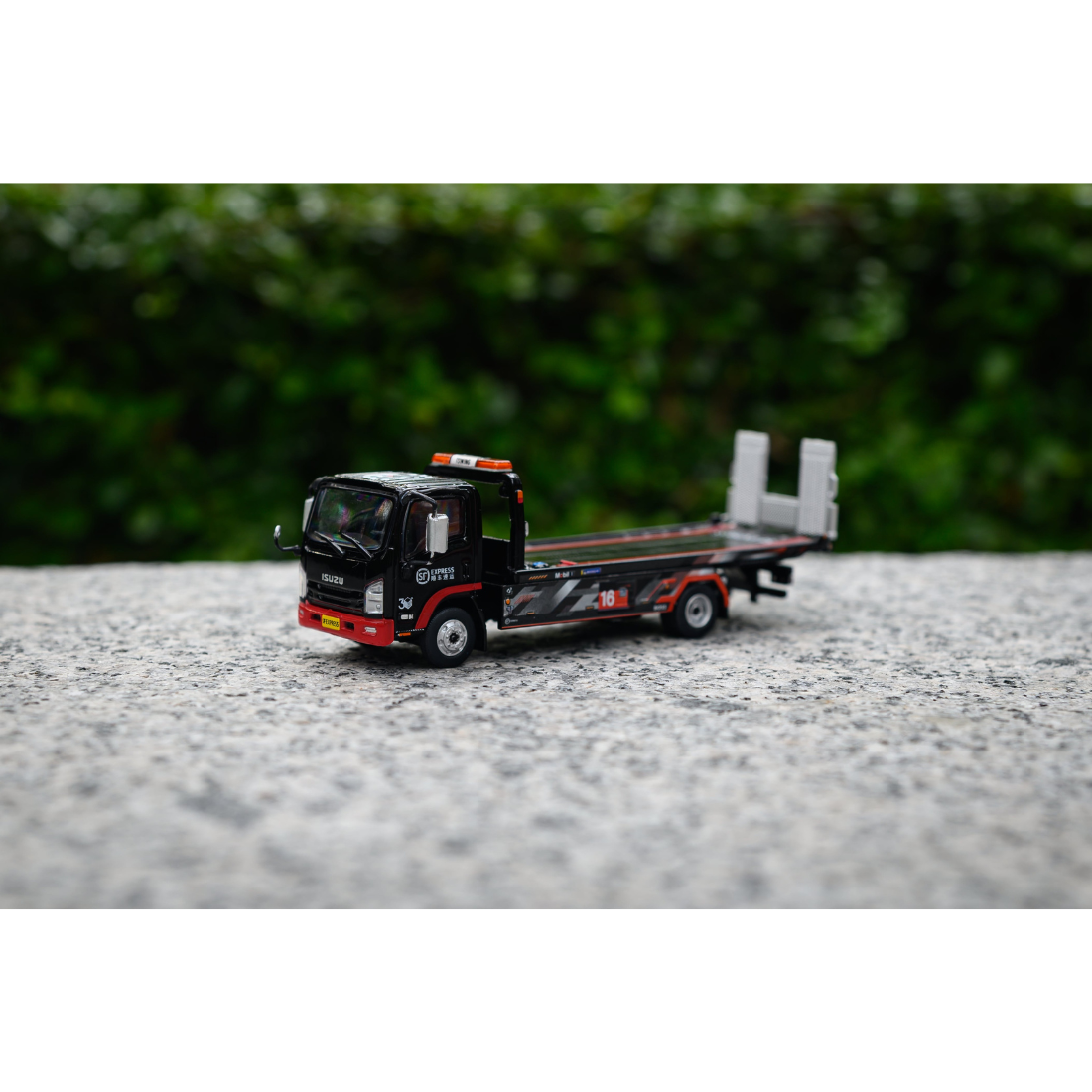 *PRE-ORDER* CN27 Diecast - Isuzu N Series SF Express Flatbed Trailer, 1:64 Scale (2023)