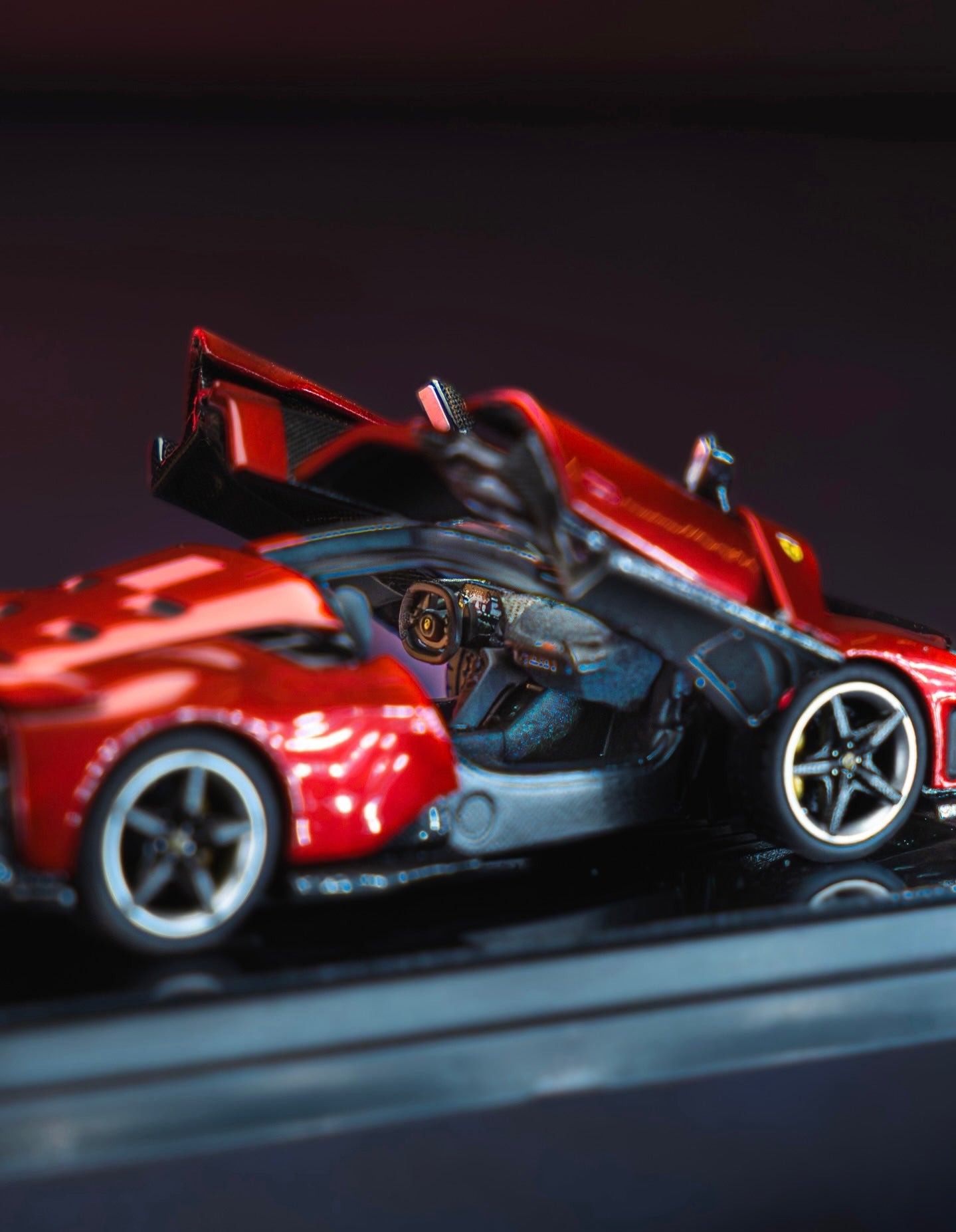 Ferrari F80 Rosso Supercar, 1:64 Scale