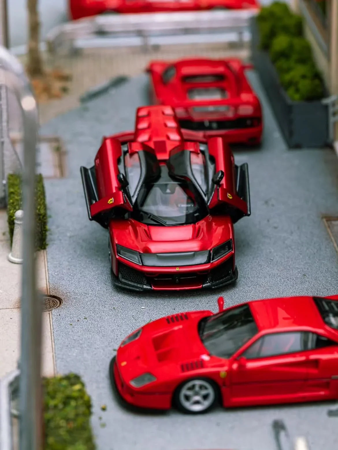Ferrari F80 Rosso Supercar, 1:64 Scale