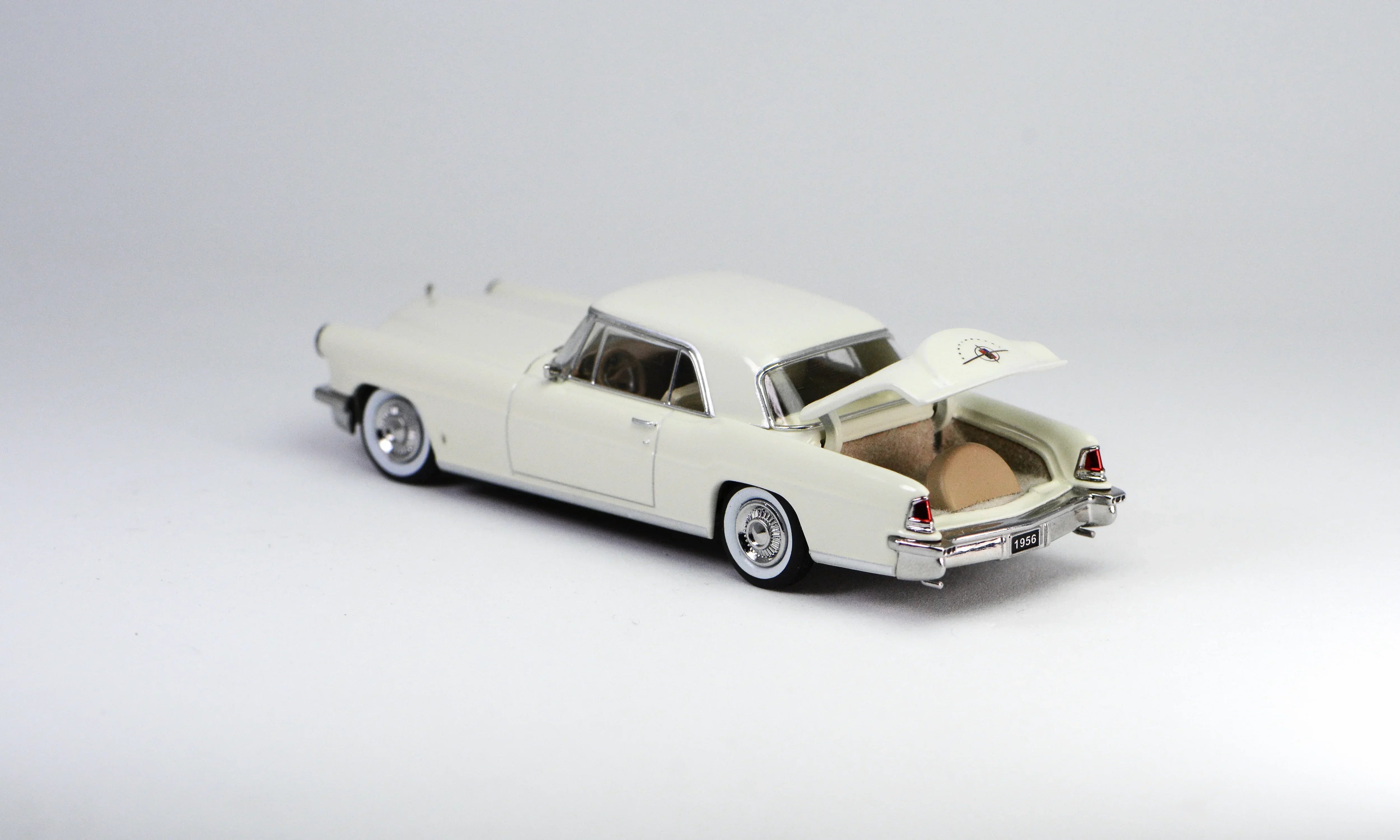 Premium scale diecast model car – *HEC 2026* Continental Mark II Elvis Presley's 1956, 1:64 Scale (White) Collectible