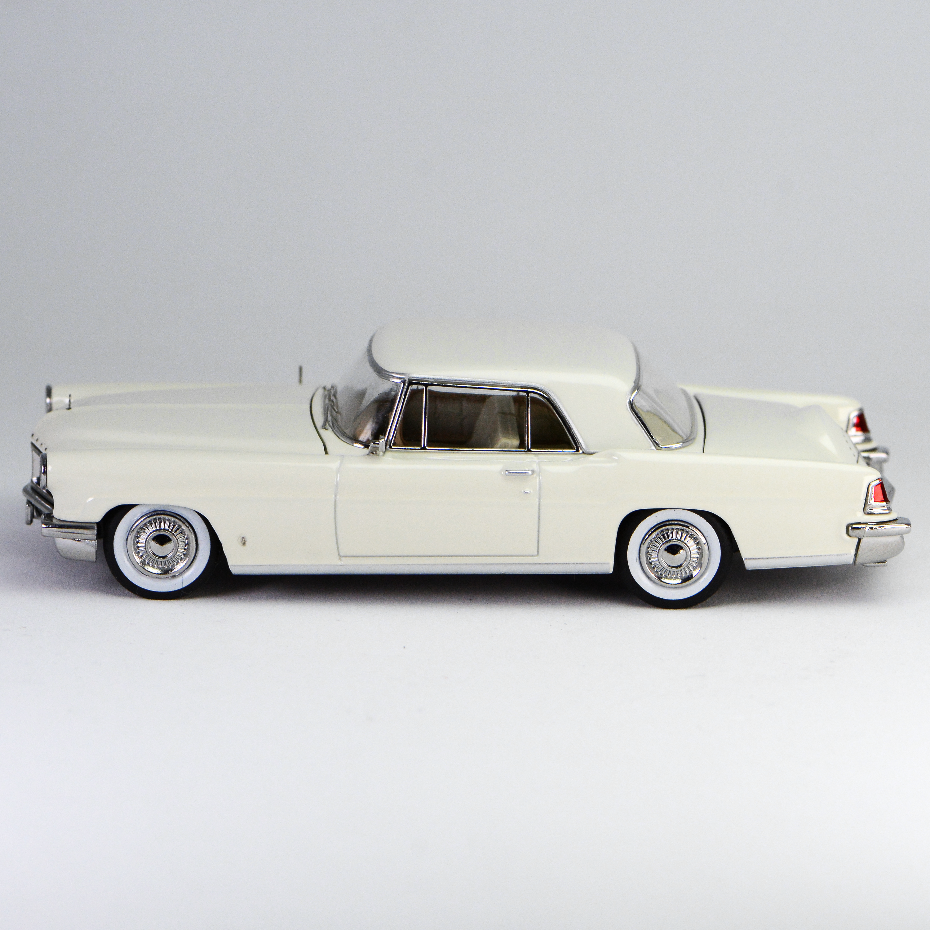 Premium scale diecast model car – *HEC 2026* Continental Mark II Elvis Presley's 1956, 1:64 Scale (White) Collectible