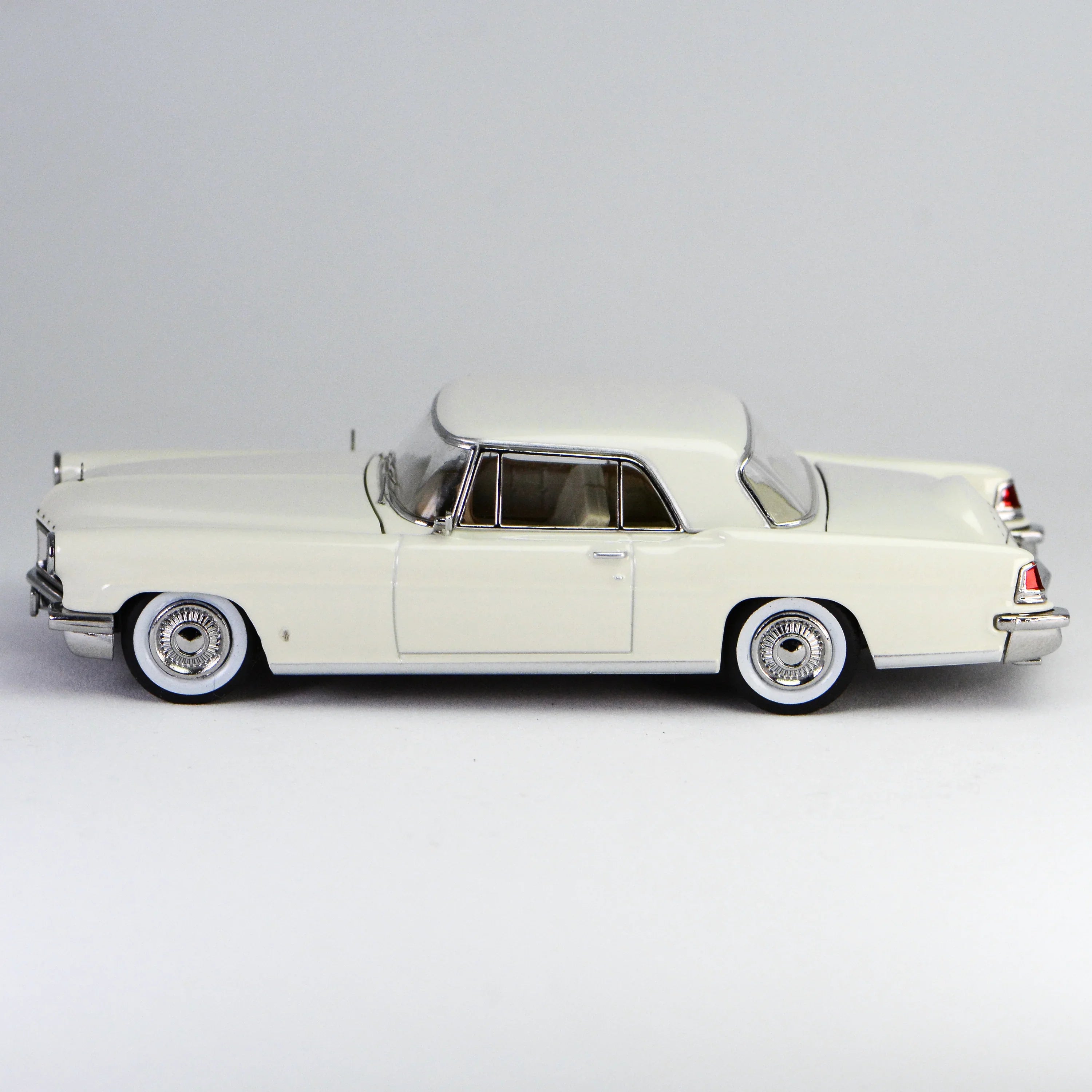 Premium scale diecast model car – *HEC 2026* Continental Mark II Elvis Presley's 1956, 1:64 Scale (White) Collectible