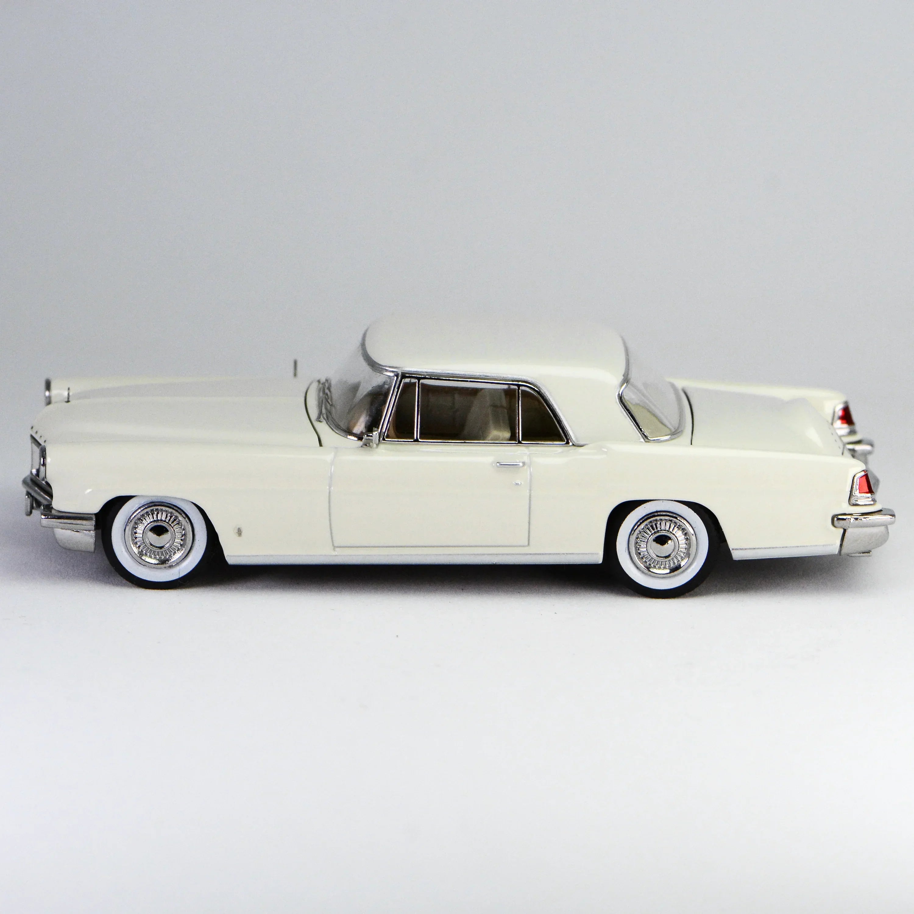 Premium scale diecast model car – *HEC 2026* Continental Mark II Elvis Presley's 1956, 1:64 Scale (White) Collectible