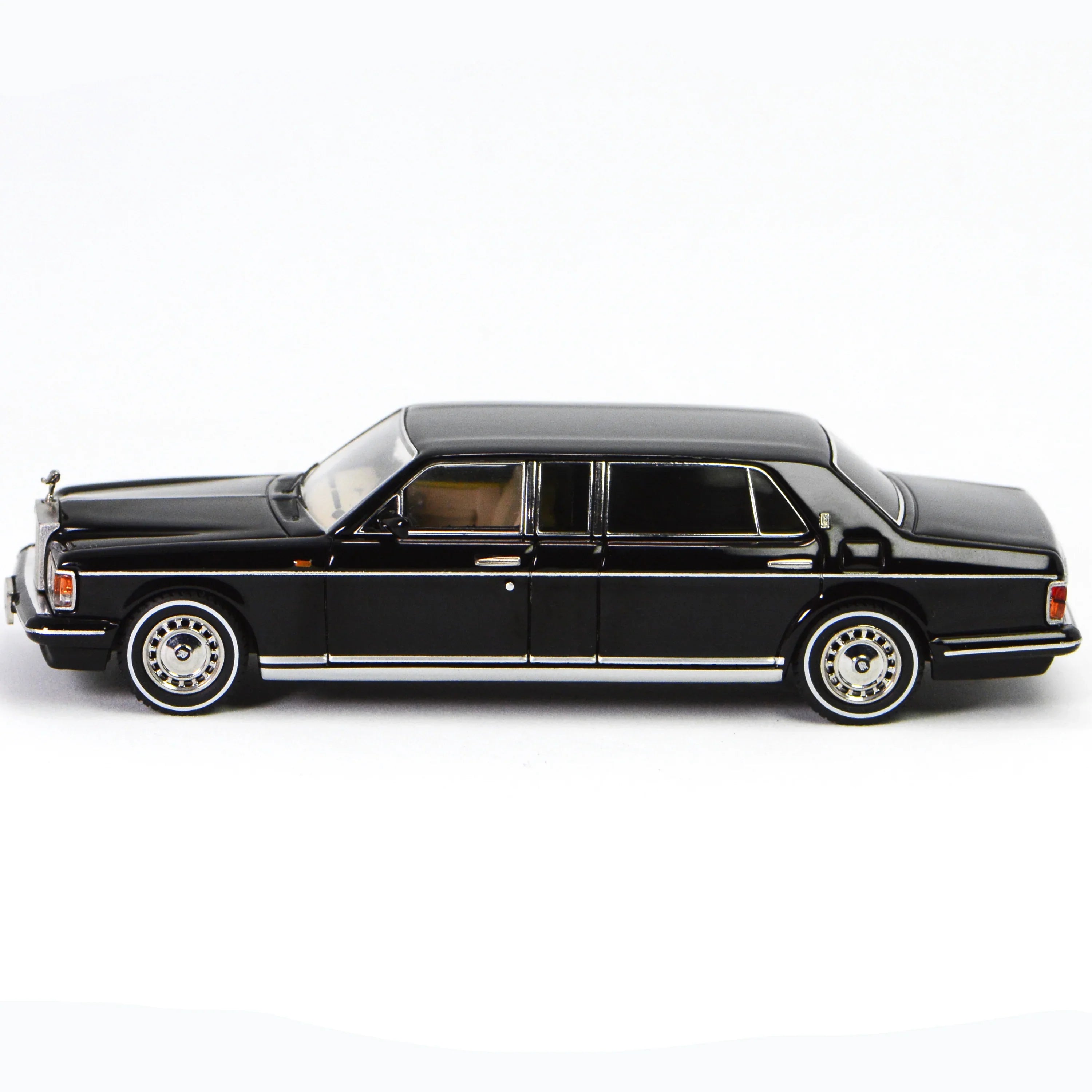 Premium scale diecast model car – *HEC 2026* Rolls-Royce Silver Spur Park Ward 1998, 1:64 Scale (Black) Collectible