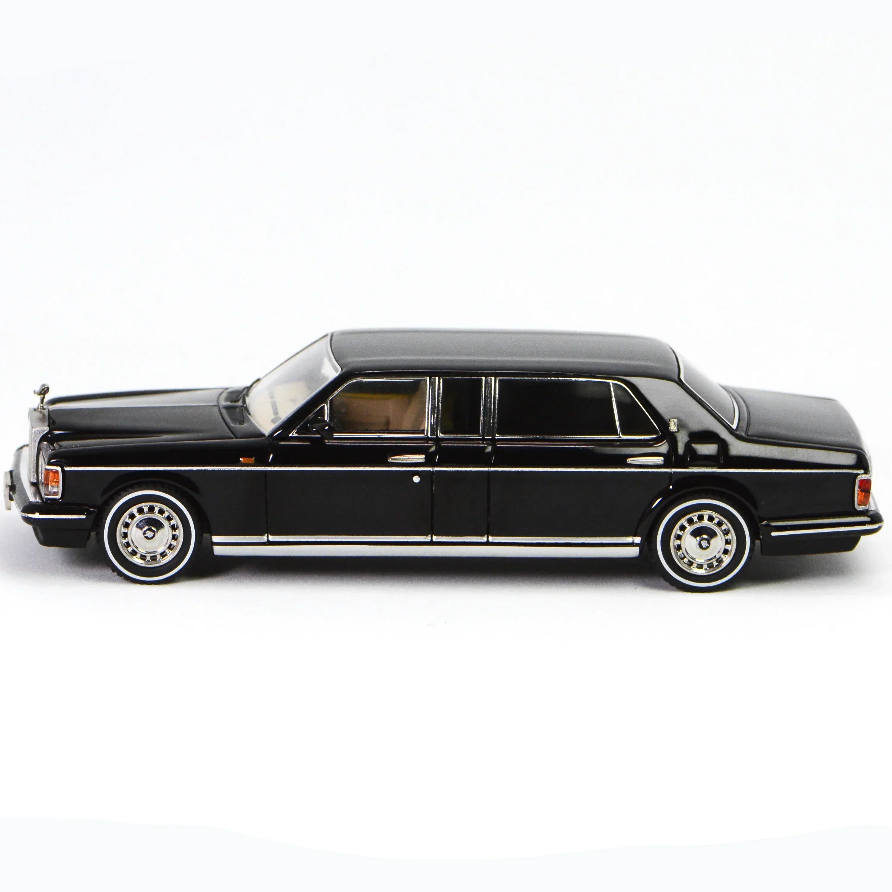 Premium scale diecast model car – *HEC 2026* Rolls-Royce Silver Spur Park Ward 1998, 1:64 Scale (Black) Collectible