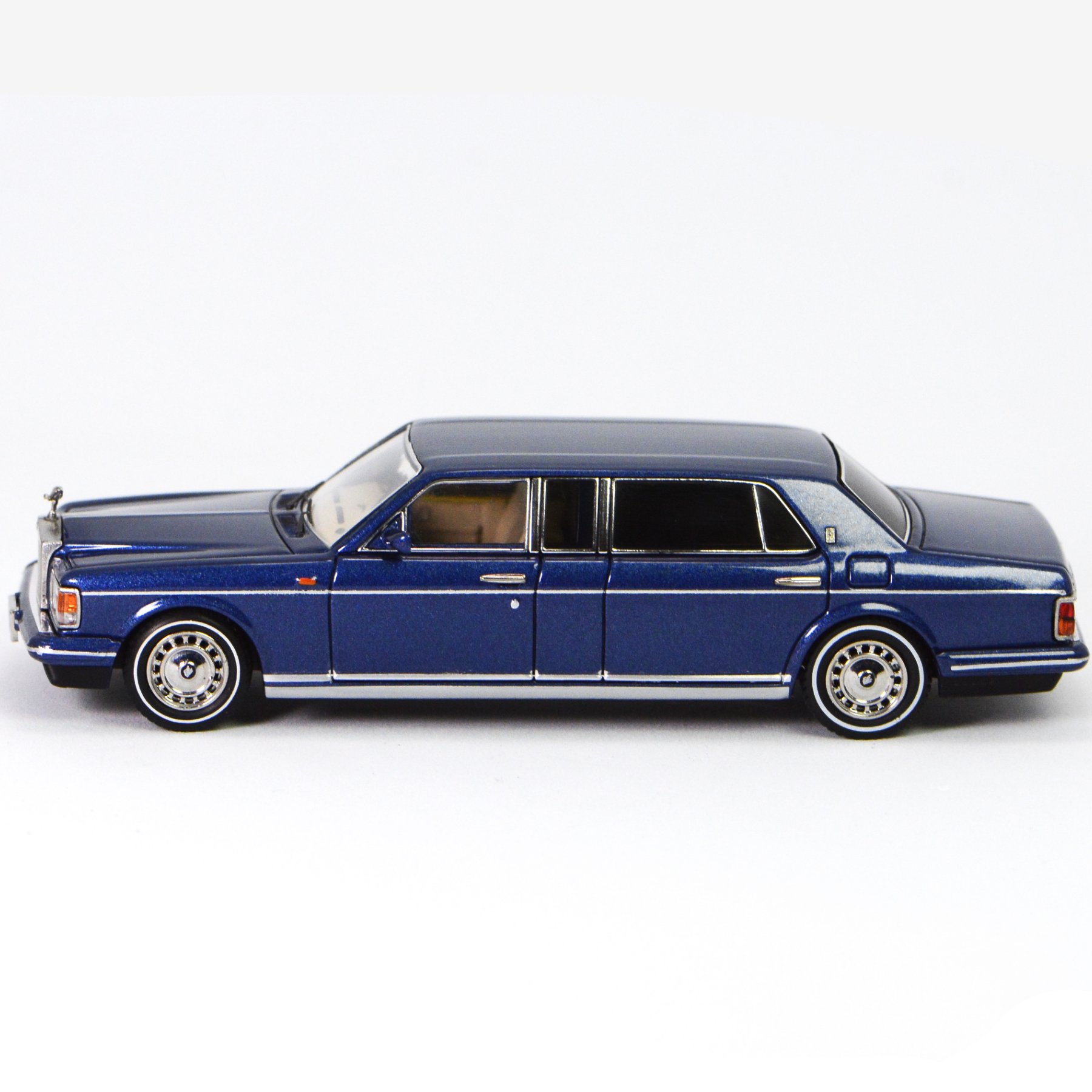Premium scale diecast model car – *HEC 2026* Rolls-Royce Silver Spur Park Ward 1998, 1:64 Scale (Blue) Collectible